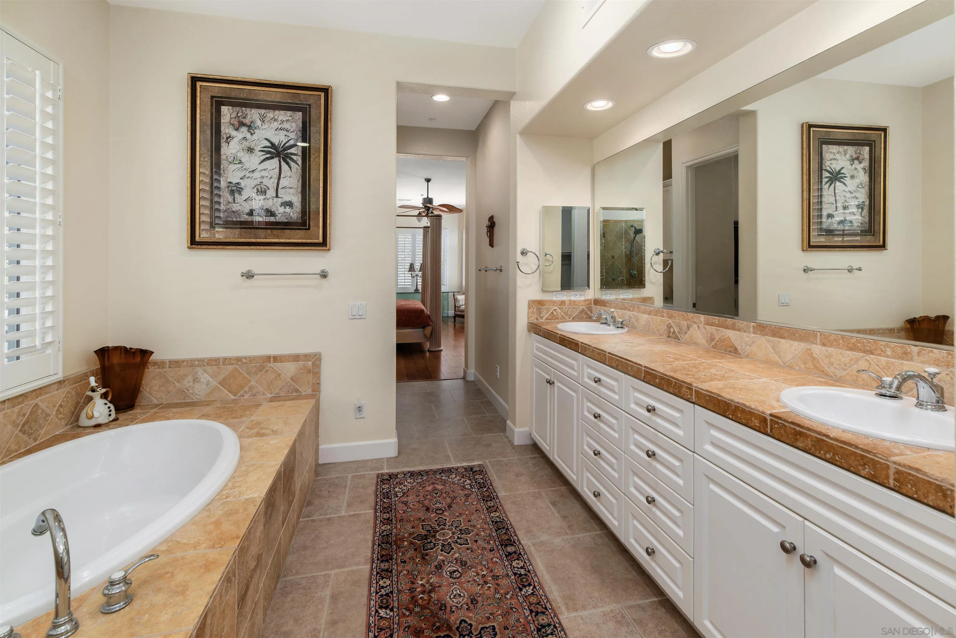 https://cdn.realtyfeed.com/cdn/127/260018926/d52078bd756b40fca9614913e12944da.webp