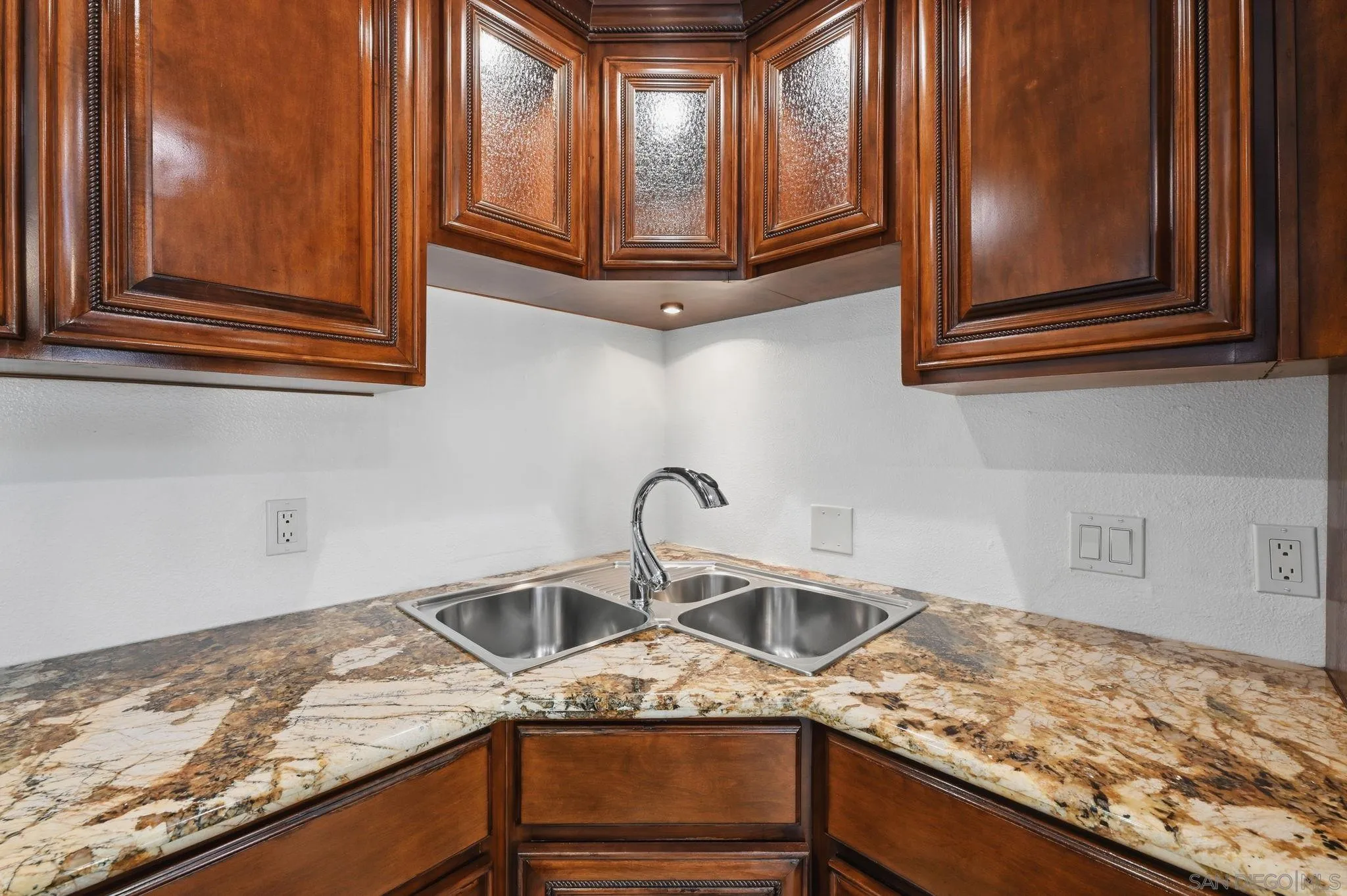Photo #10: 260018930 Listing: Photo #10