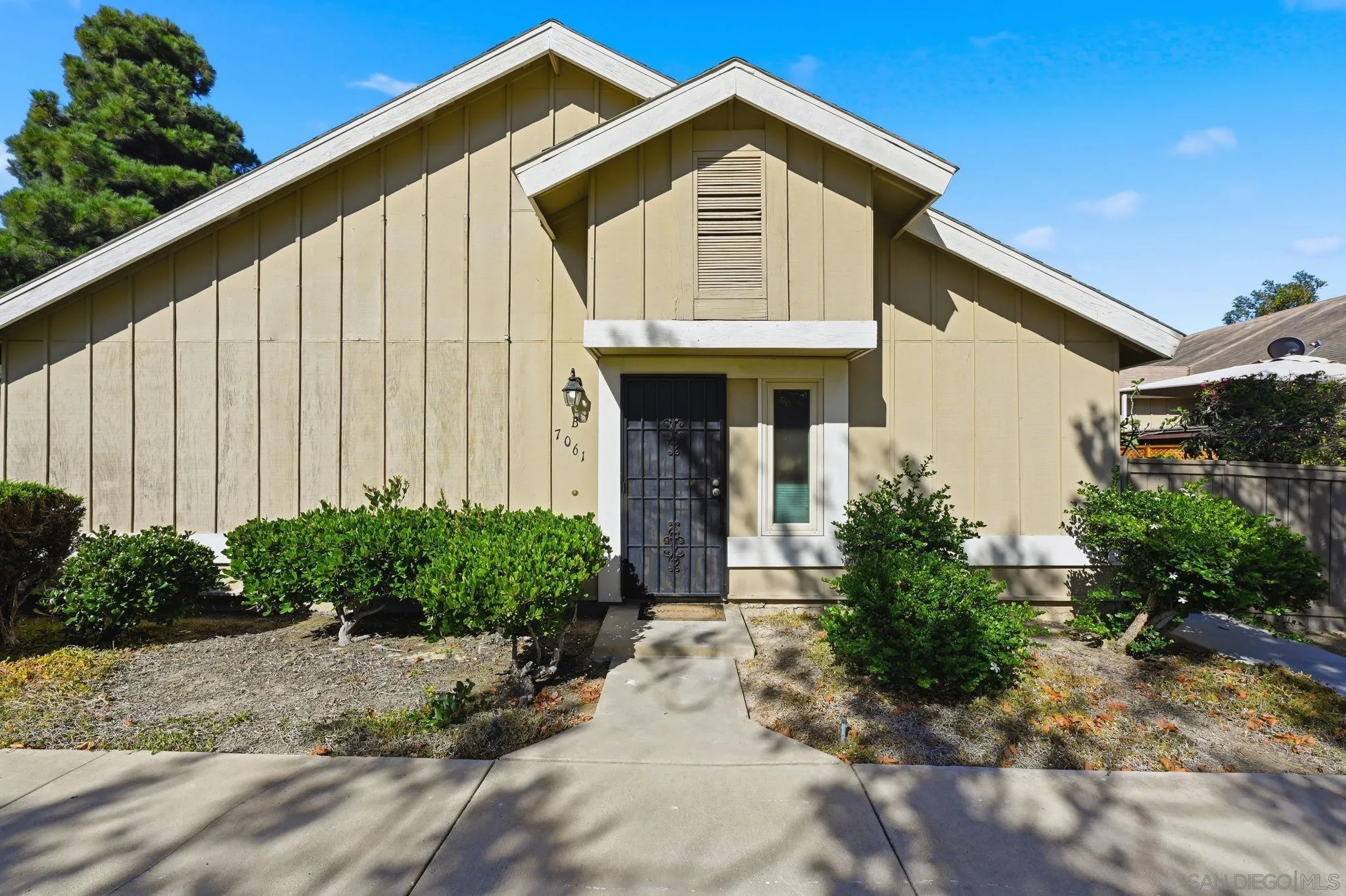 7061 Appian Dr Unit B, San Diego, CA 92139 - Main photo, San Diego, CA