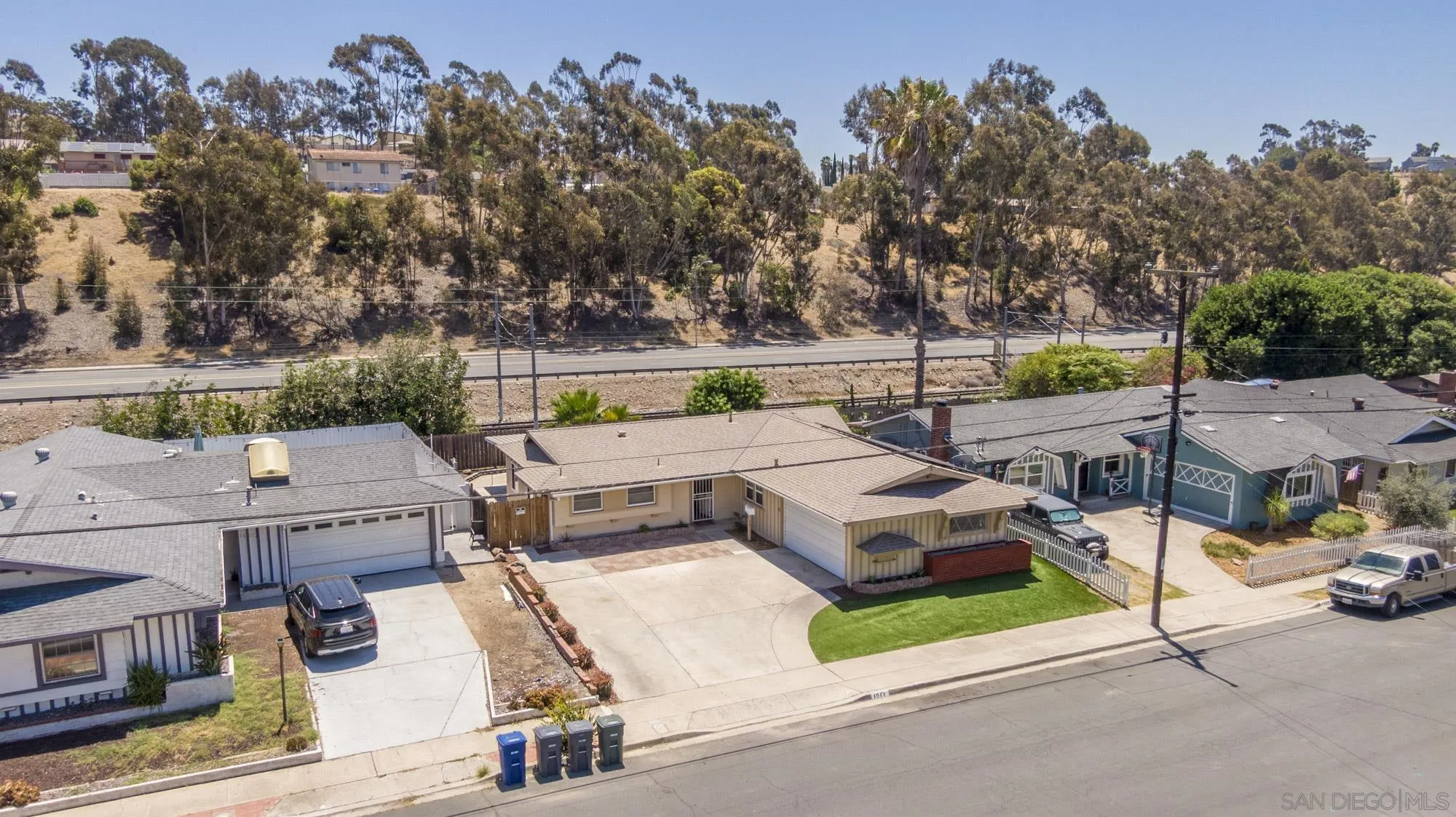 https://cdn.realtyfeed.com/cdn/127/260018932/6732edf18077f6de21e4c470419cb4c8.webp