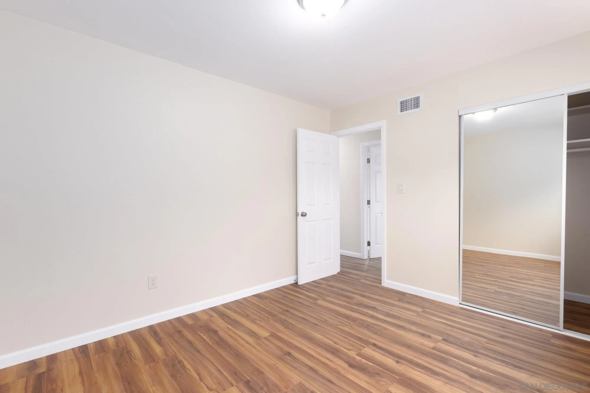 https://cdn.realtyfeed.com/cdn/127/260018932/a6409c89e7330324f93327b655ef590e.webp
