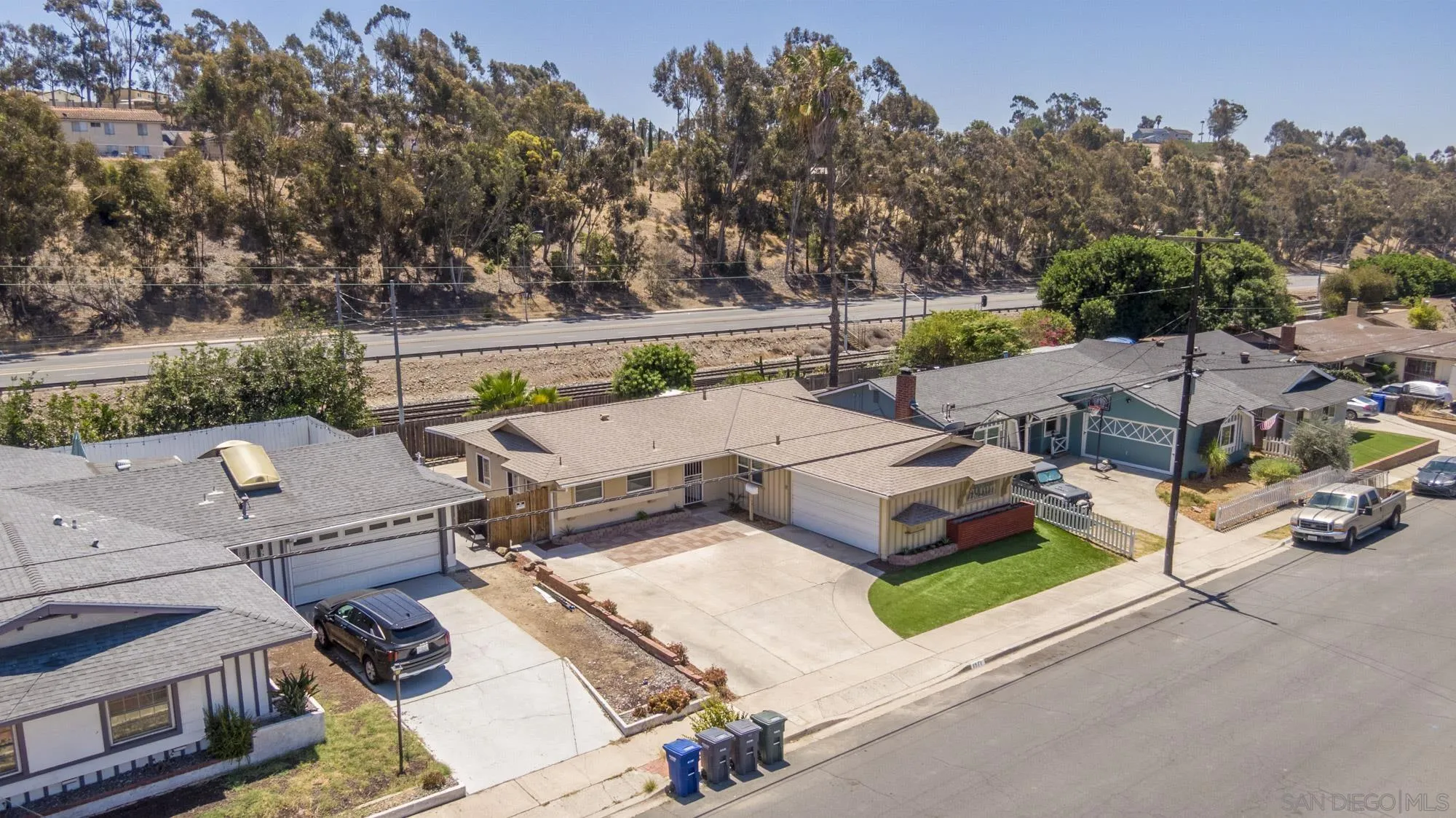 https://cdn.realtyfeed.com/cdn/127/260018932/a78f65d7ce4360f878de4096334cd3e2.webp