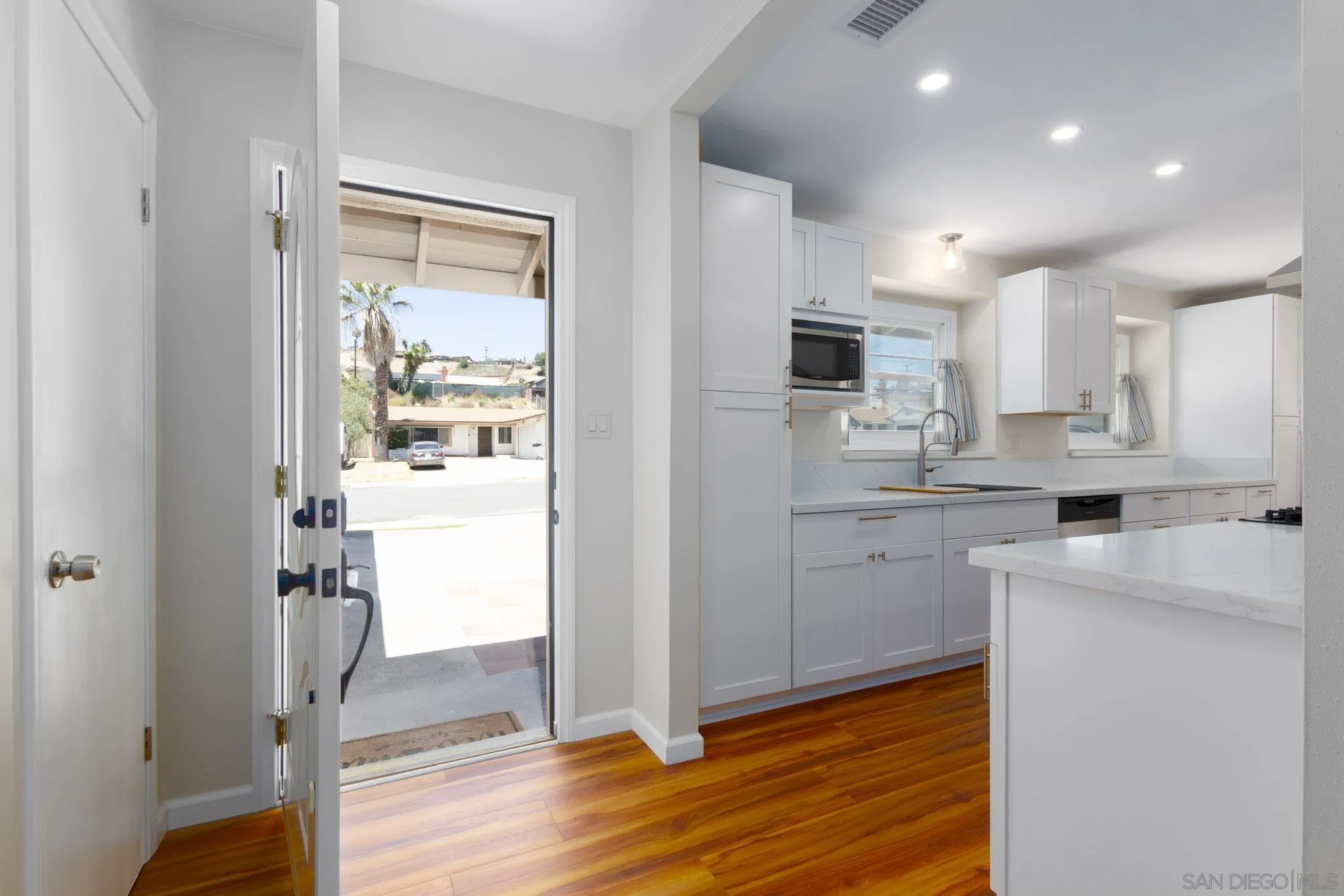 https://cdn.realtyfeed.com/cdn/127/260018932/bfc5e6153f884574f71c4159744f663d.webp
