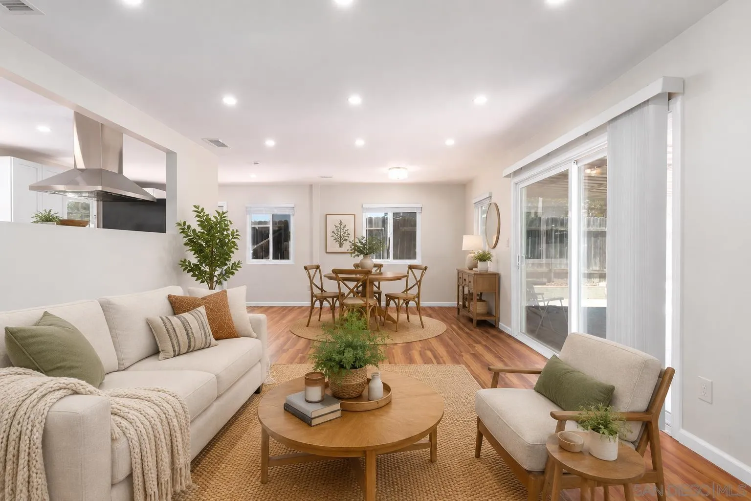 https://cdn.realtyfeed.com/cdn/127/260018932/fab91e1c823792841ae9531d46dd603c.webp