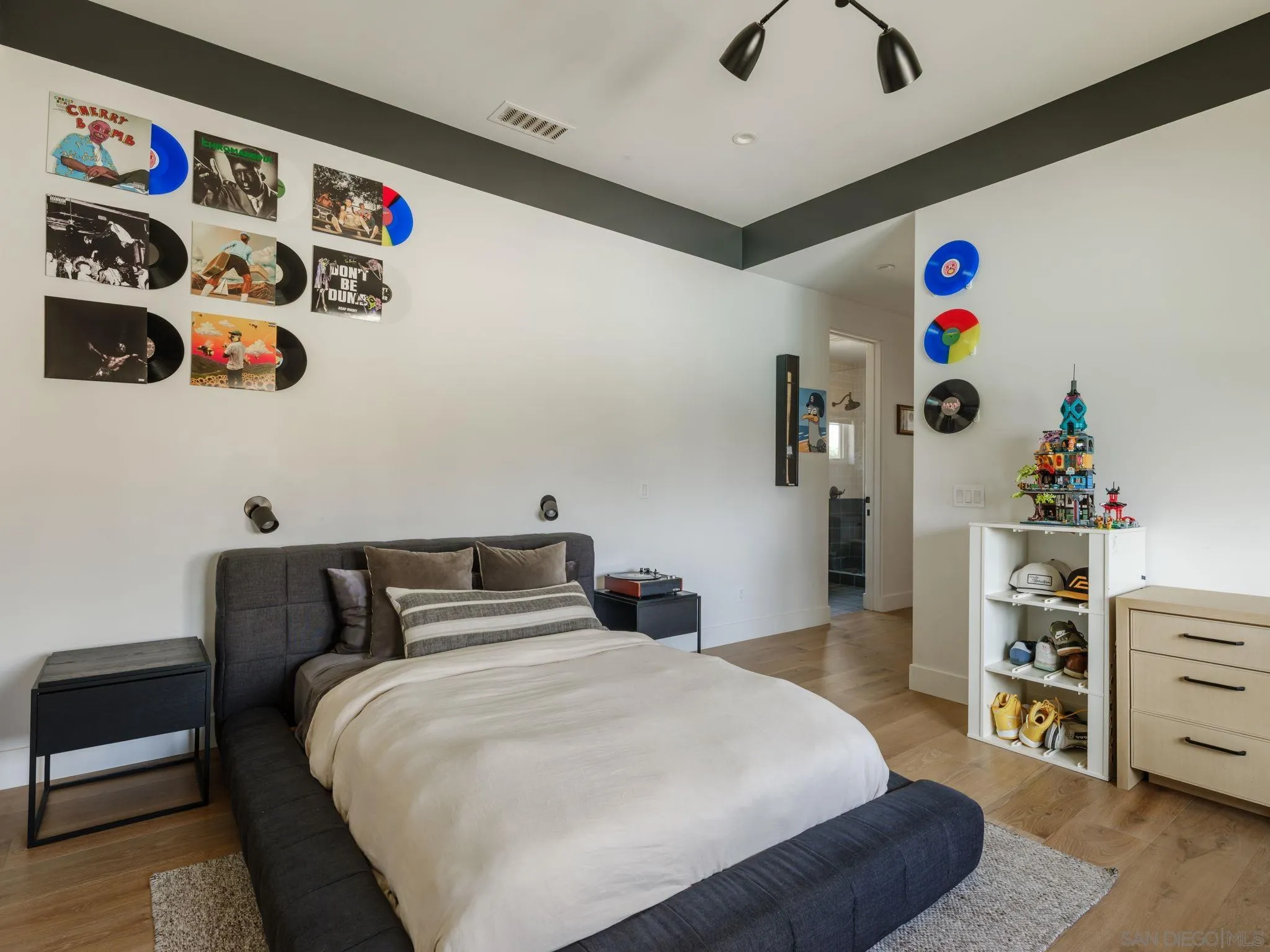 https://cdn.realtyfeed.com/cdn/127/260018936/877afb5c02143348ca8cf00974b45d8f.webp