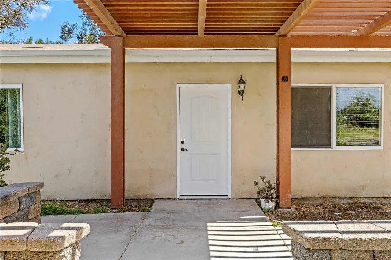 5461 Rainbow Creek, Fallbrook, CA 92028 - Photo 4 of 36, Fallbrook, CA
