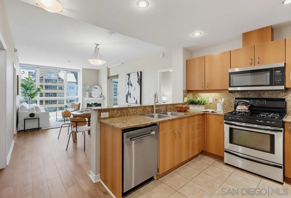 Photo #4: 260018942 Listing: Photo #4