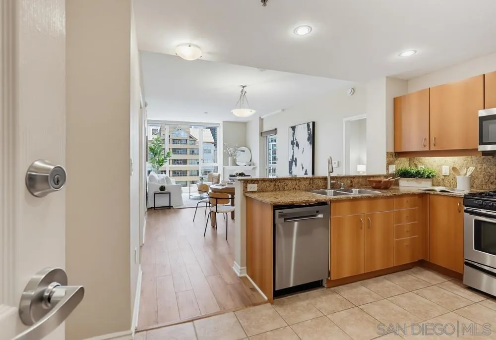 Photo #3: 260018942 Listing: Photo #3