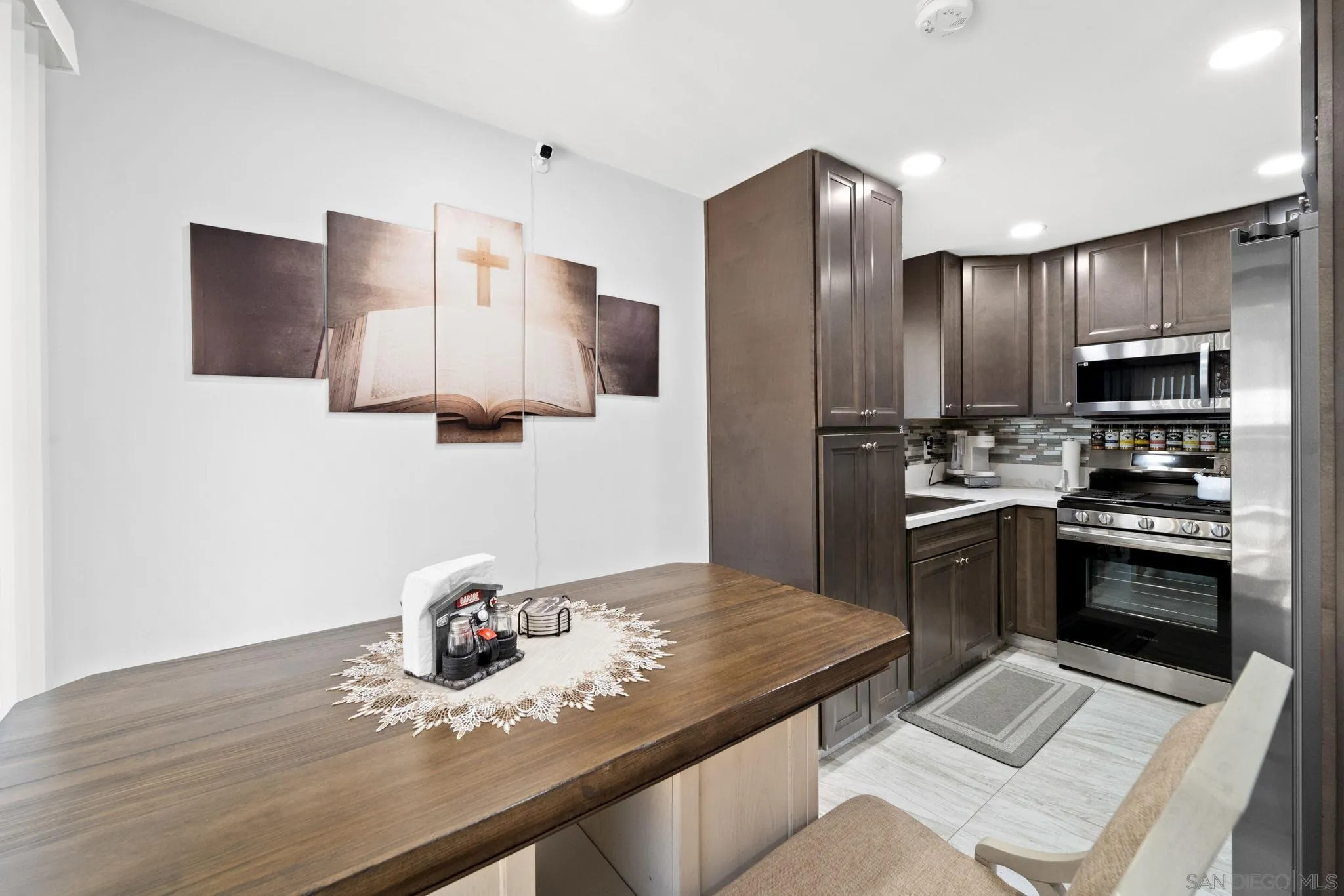 Photo #3: 260018955 Listing: Photo #3