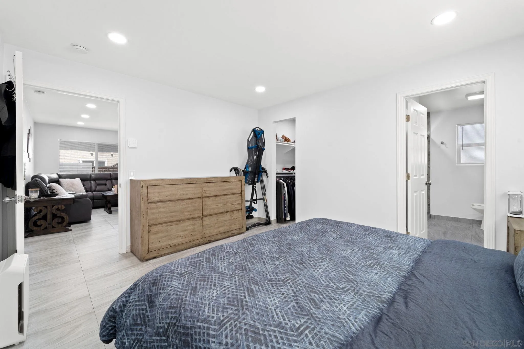 Photo #8: 260018955 Listing: Photo #8