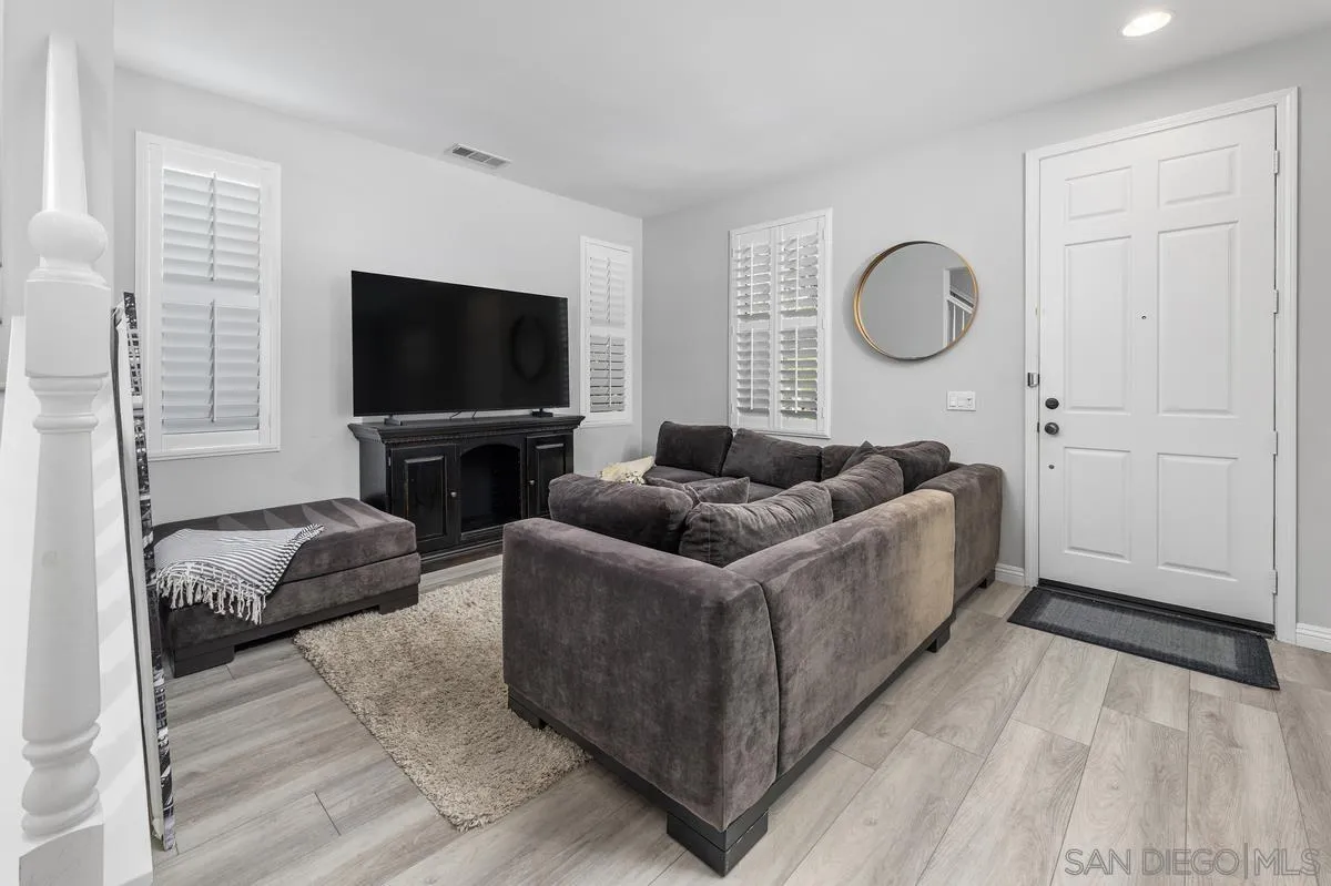 https://cdn.realtyfeed.com/cdn/127/260018963/9de5c73b1b86a9463421f1d83585a67d.webp