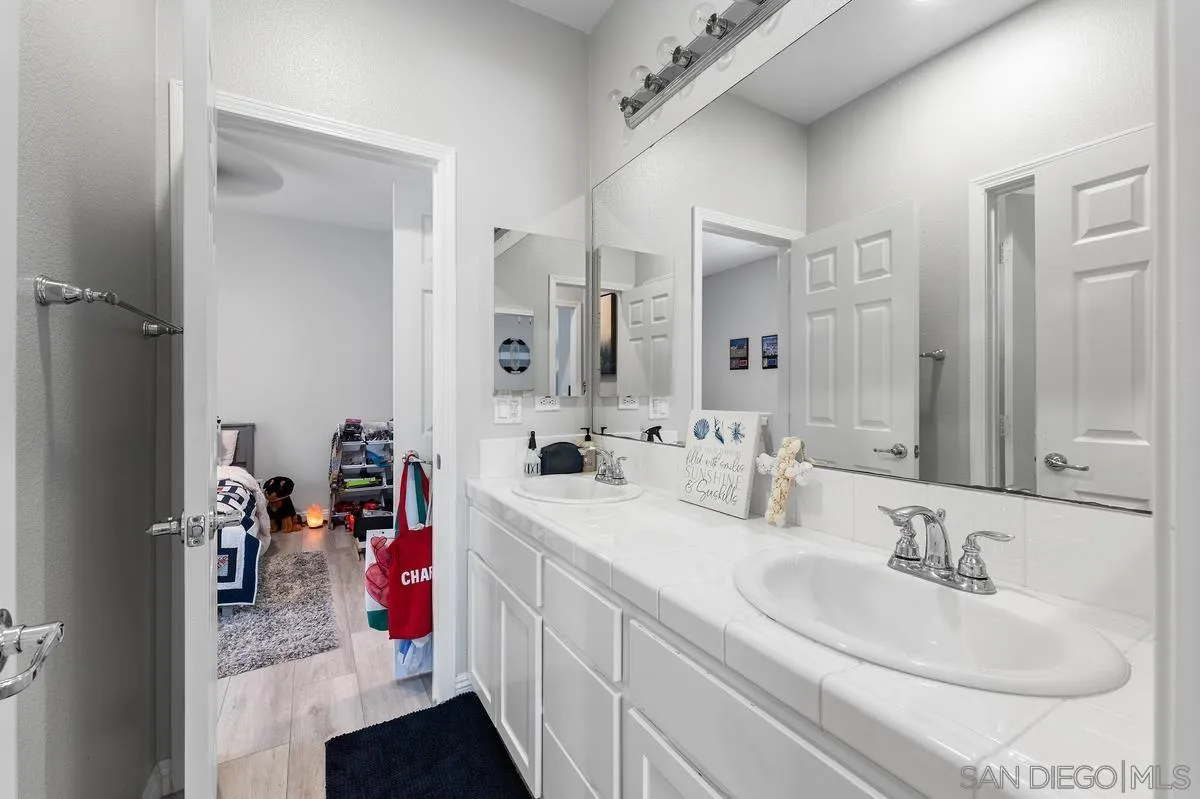https://cdn.realtyfeed.com/cdn/127/260018963/ed203a13527337da1adacef34de508bd.webp