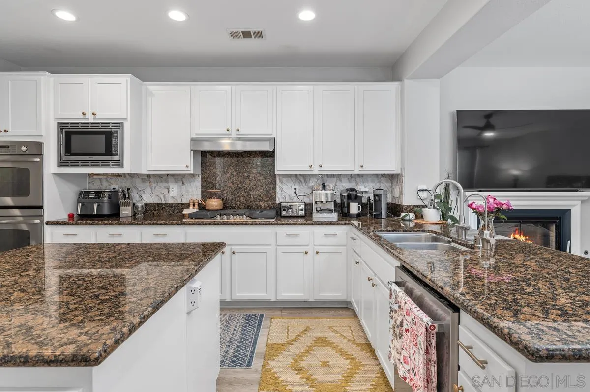 https://cdn.realtyfeed.com/cdn/127/260018963/f8bc014b0fb017e92548928128d2be42.webp