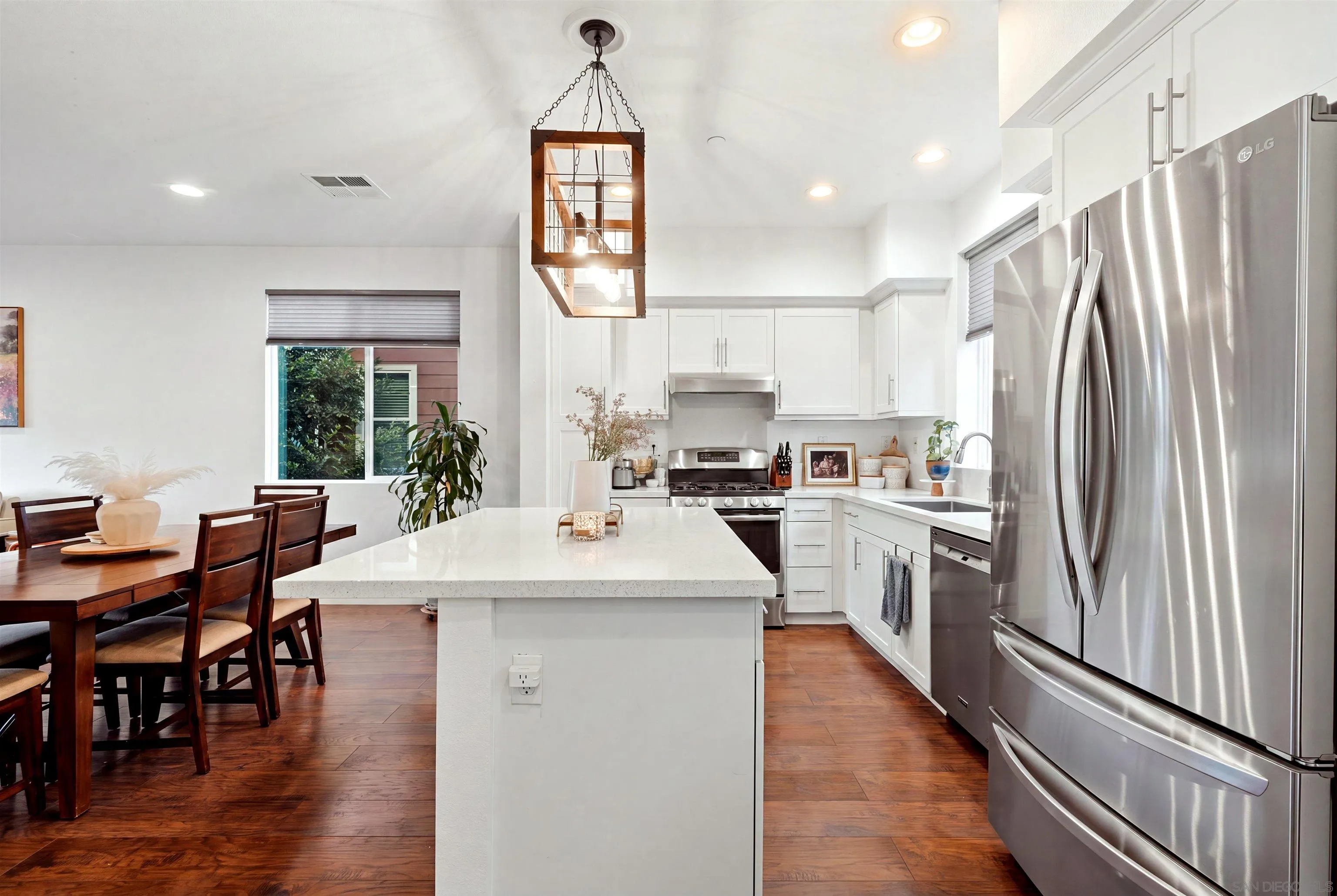 https://cdn.realtyfeed.com/cdn/127/260018965/1dc50295a5692c27afff9dfa3a7f6c5d.webp