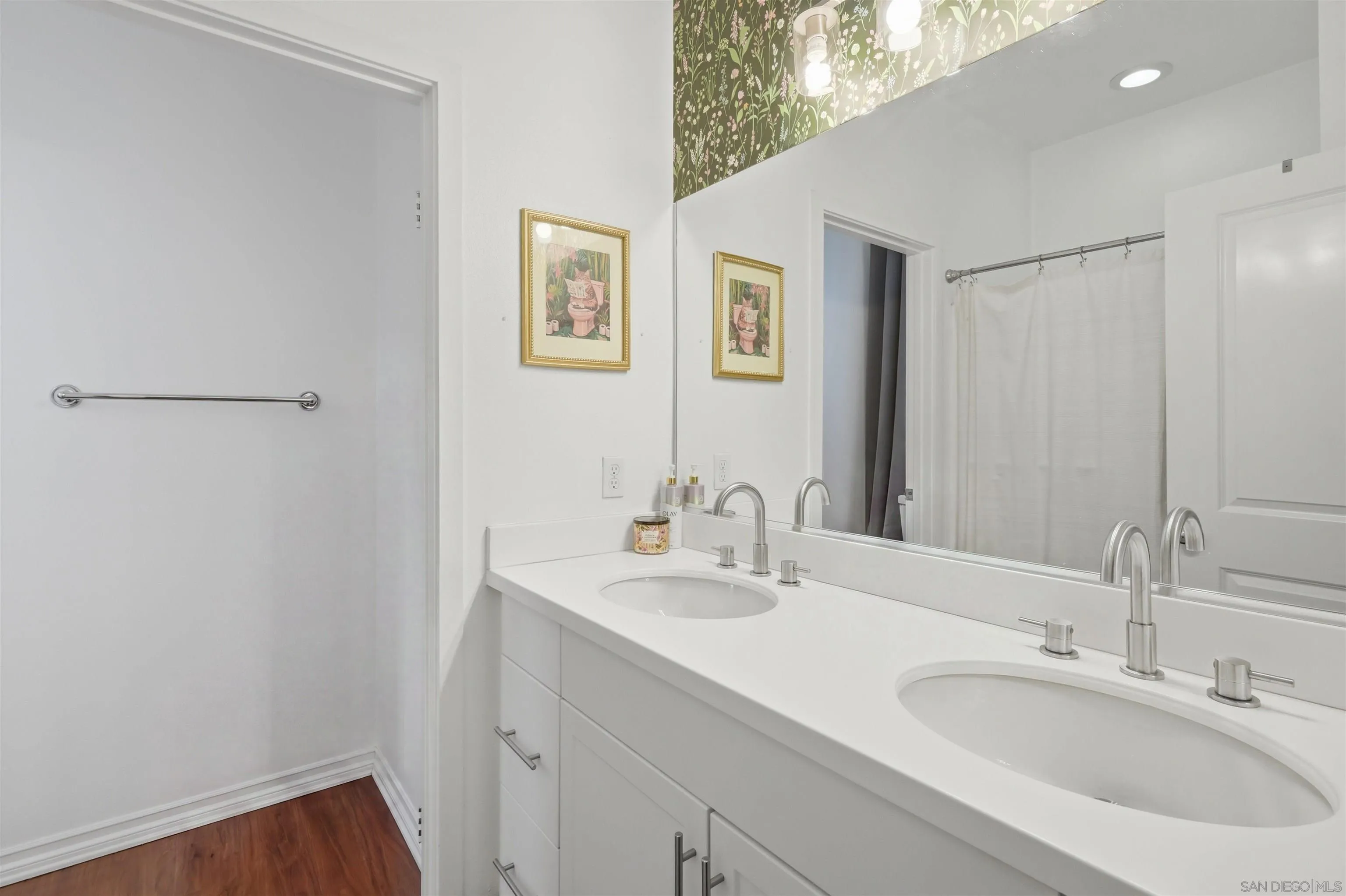 https://cdn.realtyfeed.com/cdn/127/260018965/5b9955806c002f0745d38729eb0908ca.webp