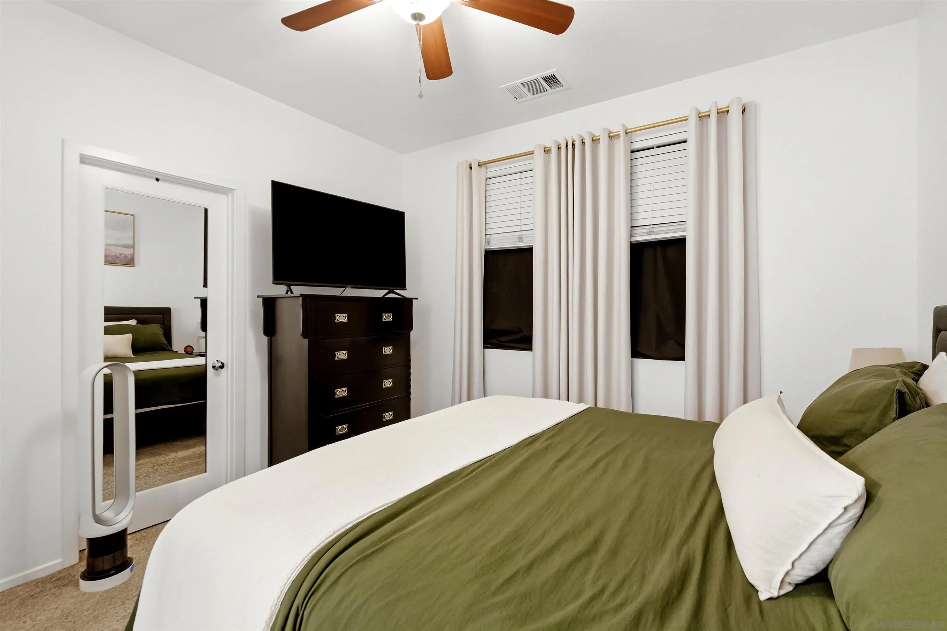 https://cdn.realtyfeed.com/cdn/127/260018965/f6d8c2522758e773e4d4d0cb3bf03f17.webp