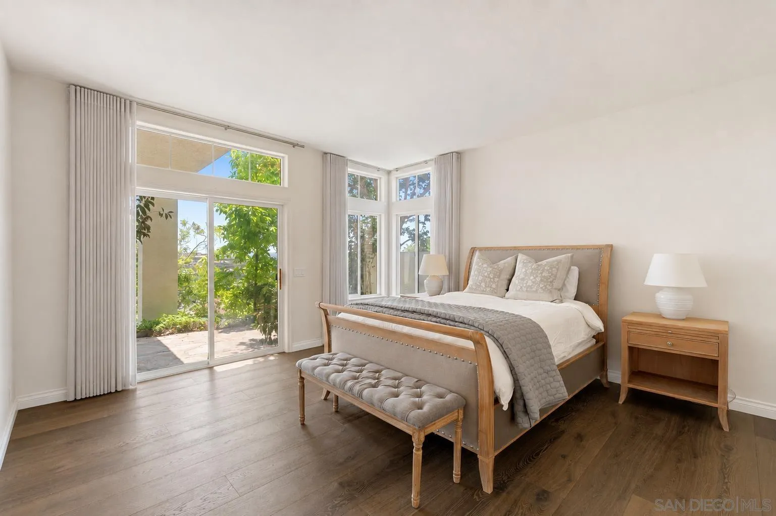 https://cdn.realtyfeed.com/cdn/127/260018980/1b9abbd8a6a3025f870cdaa79f96c699.webp