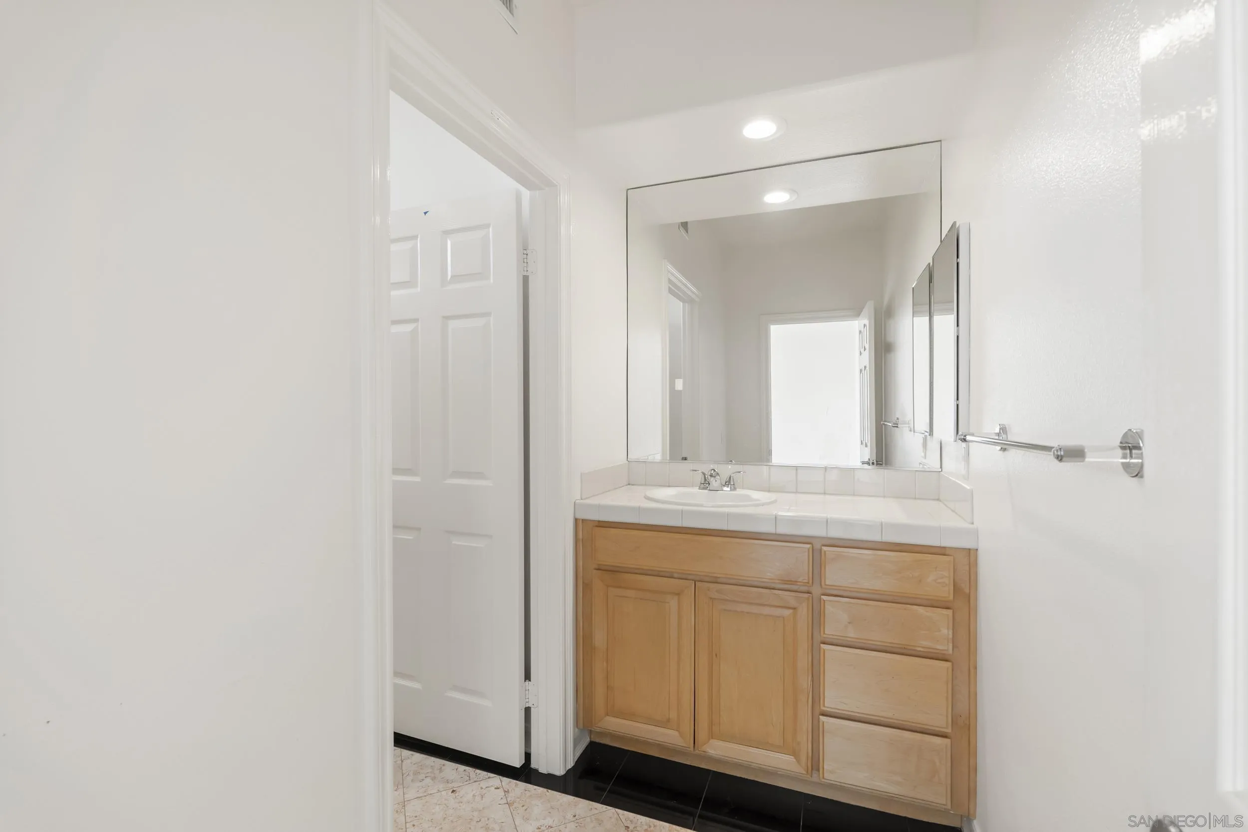 https://cdn.realtyfeed.com/cdn/127/260018980/618f6ed92d62624bec6ac189232ab308.webp
