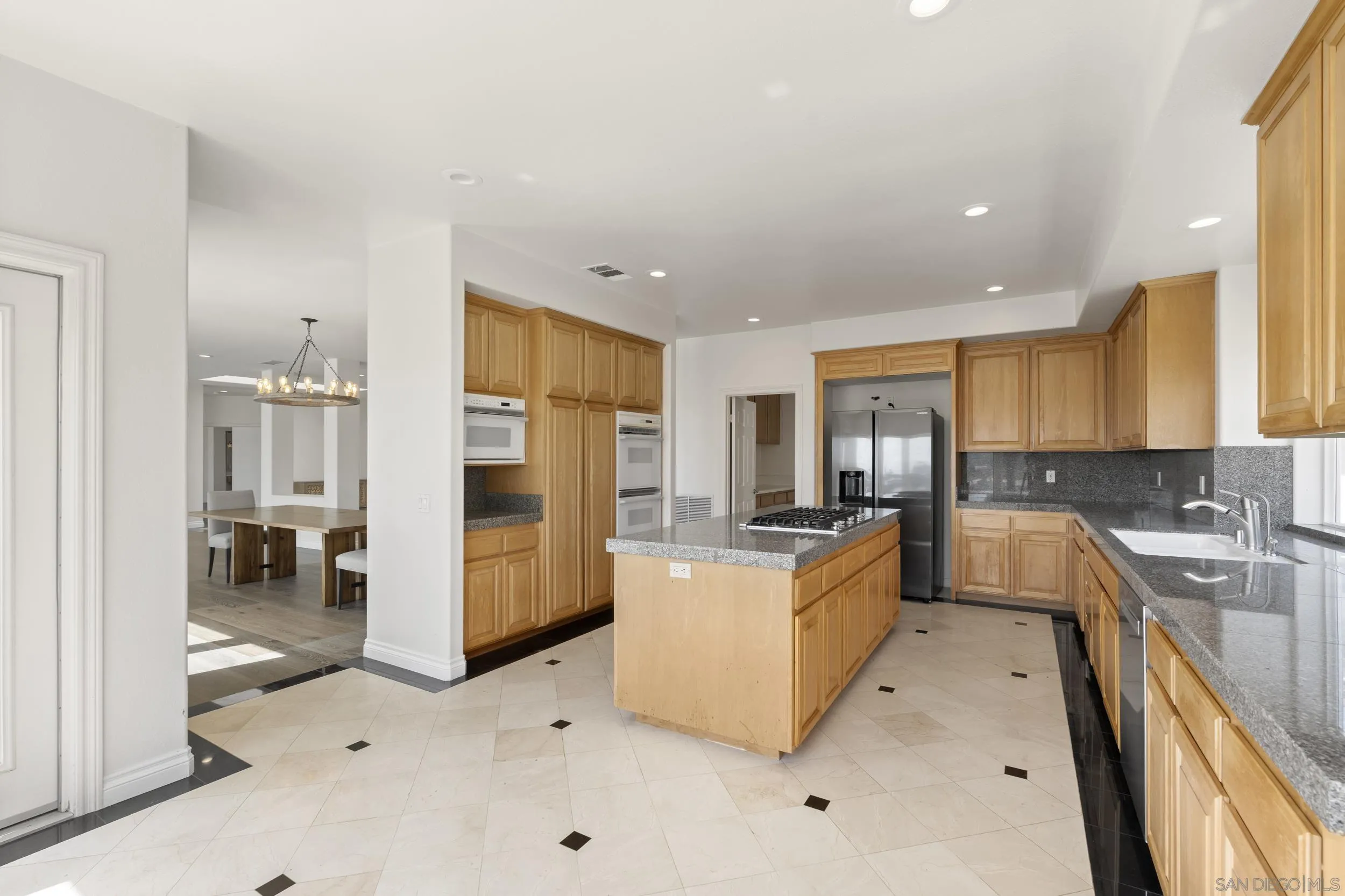 https://cdn.realtyfeed.com/cdn/127/260018980/6d6a67eecfe4ecb6622c25c9e85e48e0.webp
