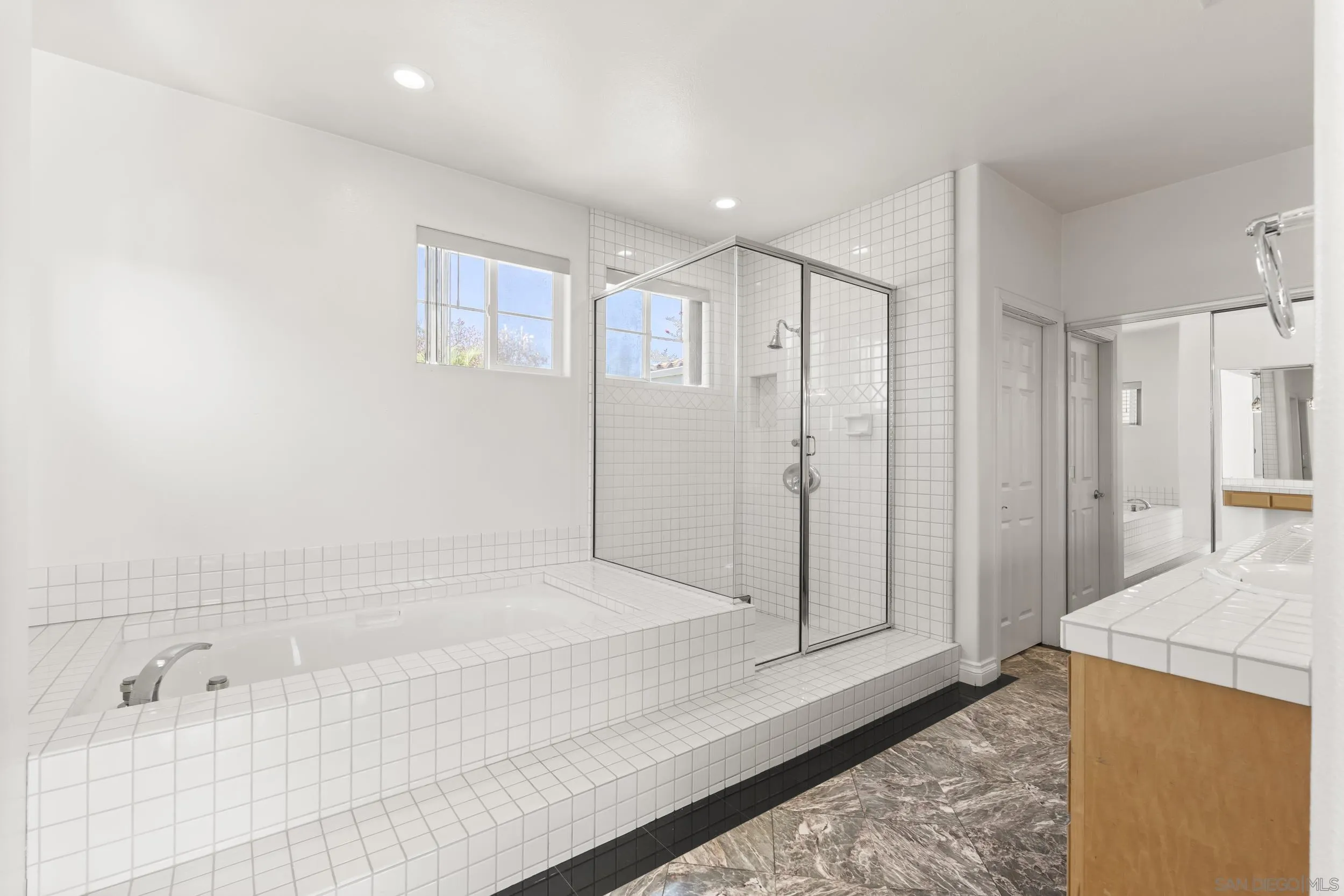 https://cdn.realtyfeed.com/cdn/127/260018980/c15cf95b69ae316f1b00262cfbdba060.webp