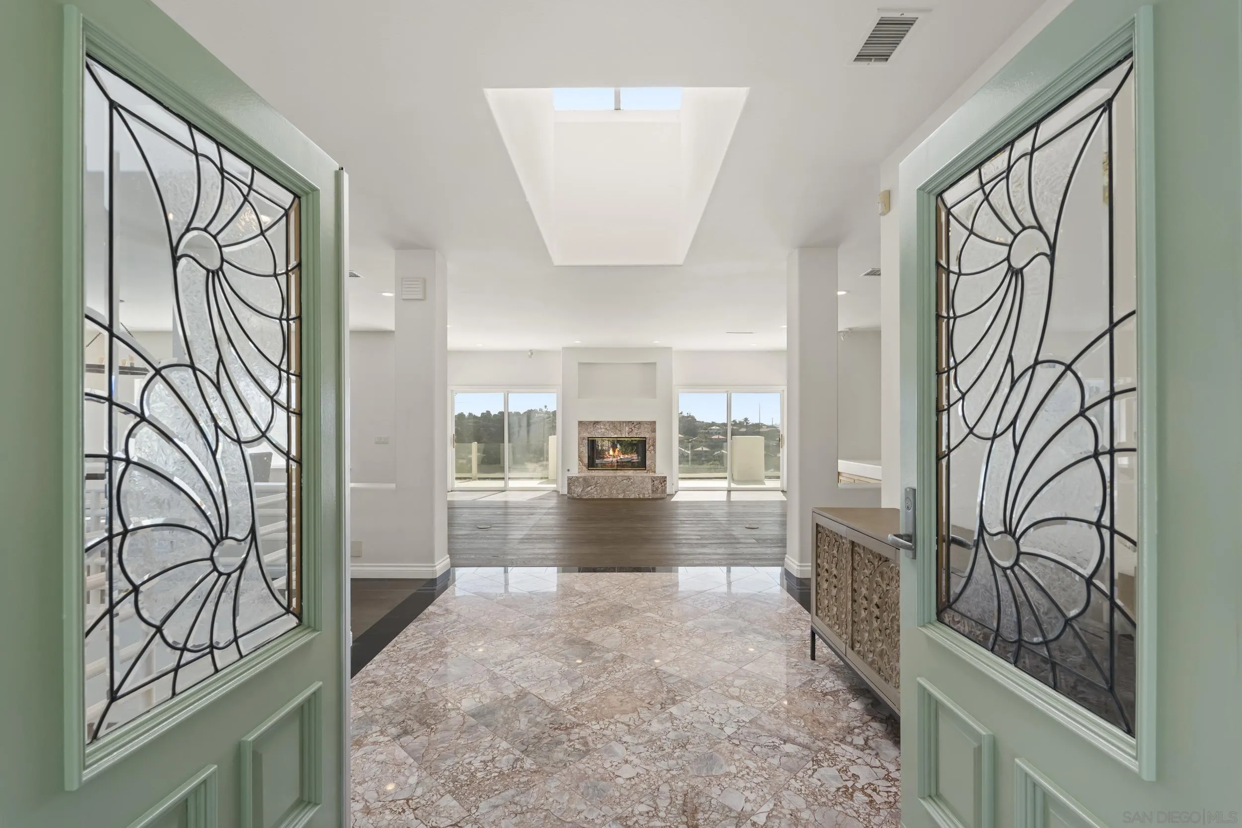 https://cdn.realtyfeed.com/cdn/127/260018980/d5789e4573c20bd780c17b2c96393d46.webp