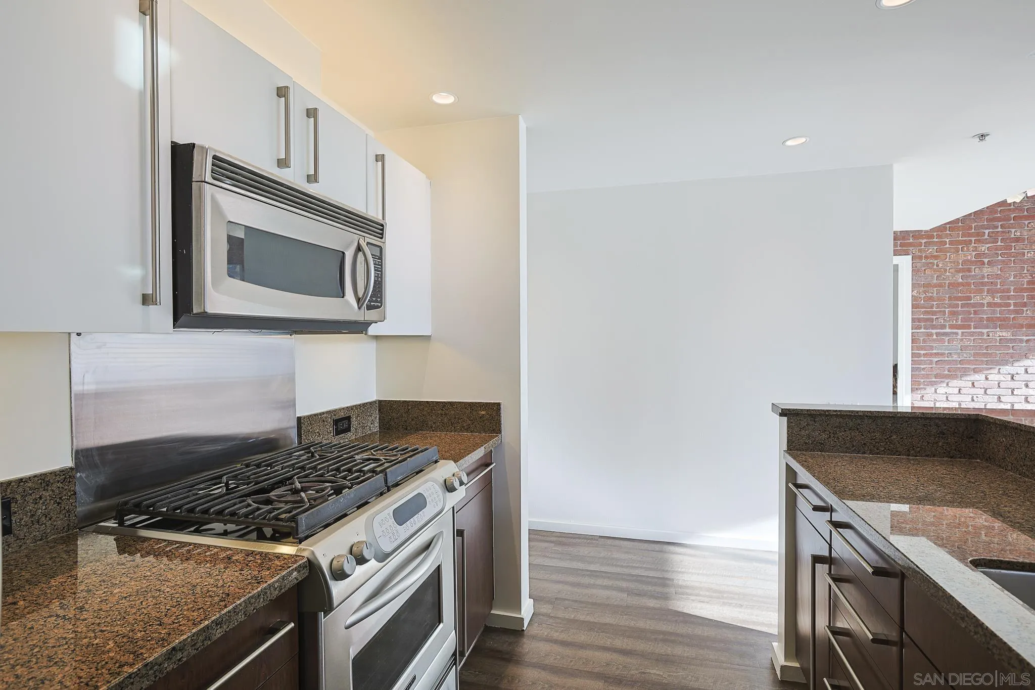 Photo #13: 260018985 Listing: Photo #13