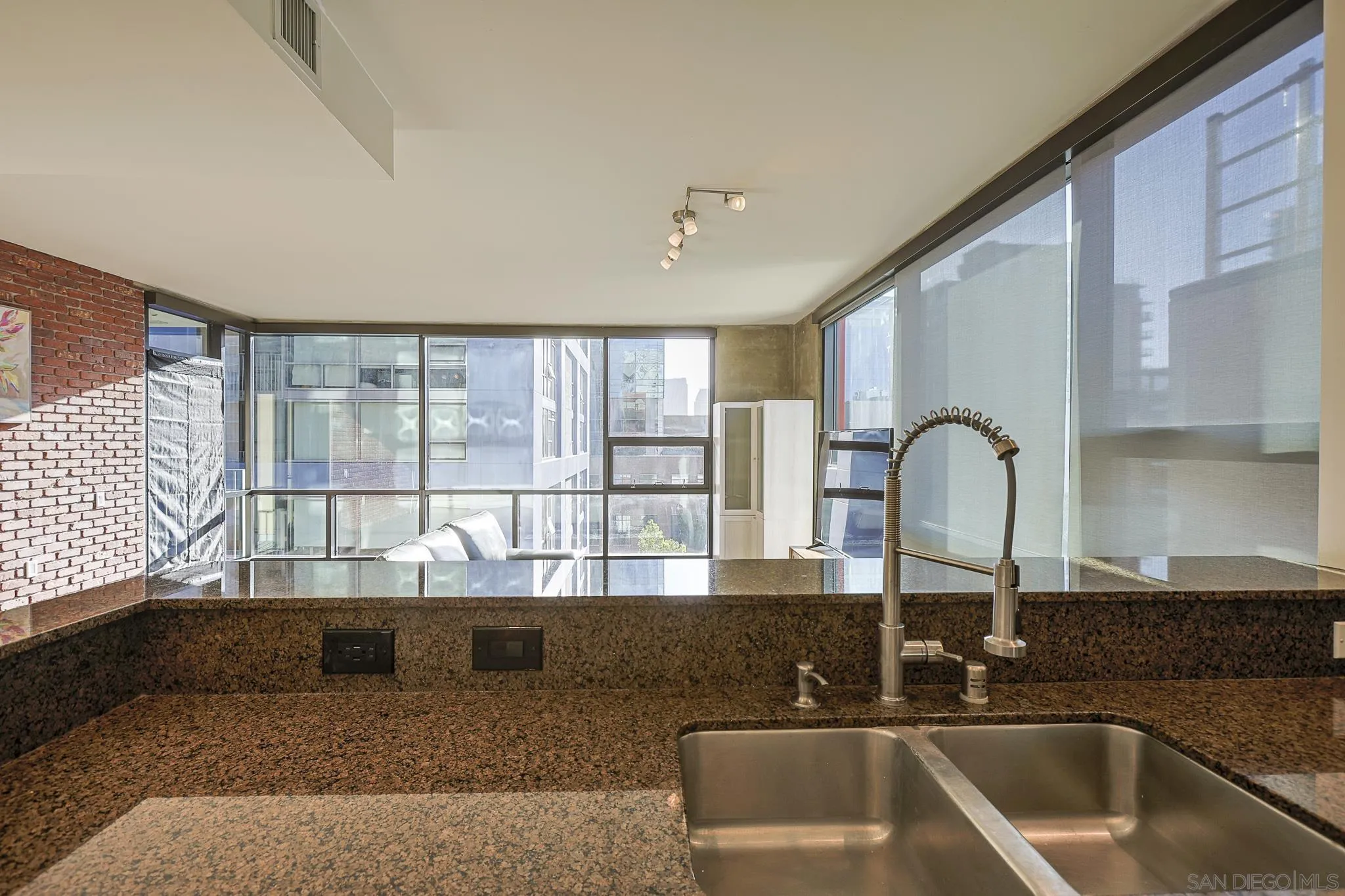 Photo #12: 260018985 Listing: Photo #12
