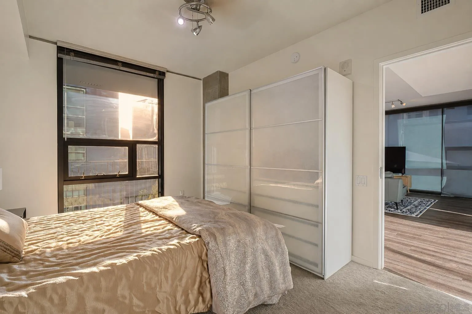 Photo #8: 260018985 Listing: Photo #8