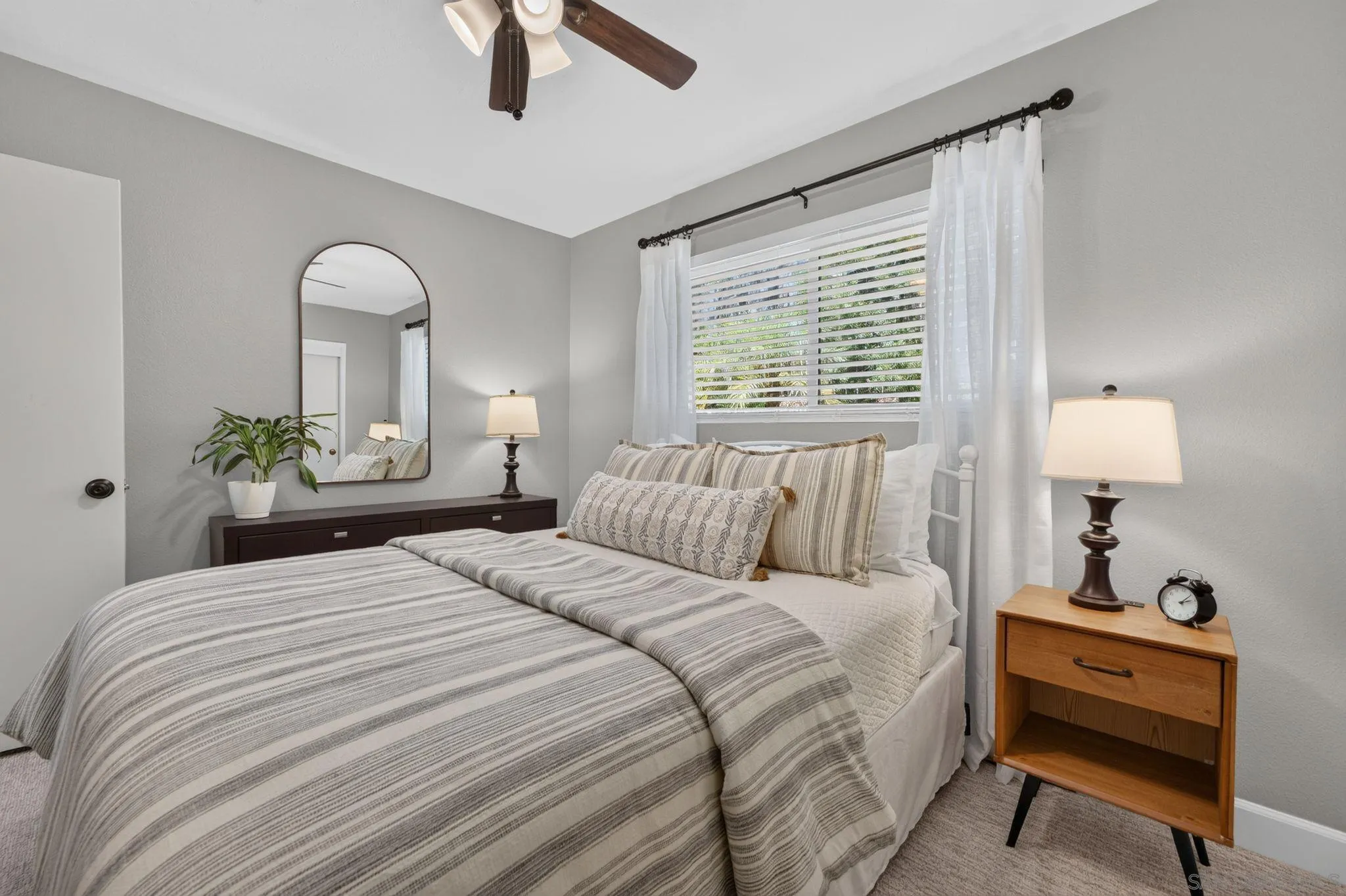 https://cdn.realtyfeed.com/cdn/127/260018987/379f301d4d77040c2d47874442f4d253.webp