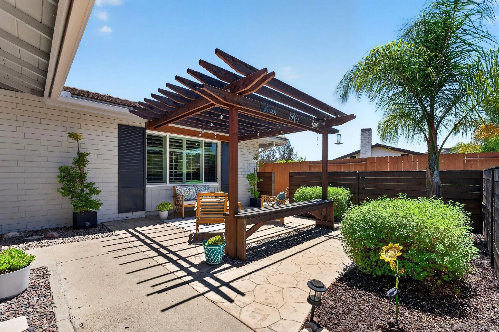 https://cdn.realtyfeed.com/cdn/127/260018987/3c04546a570ff2f38260f654da5aadc0.webp
