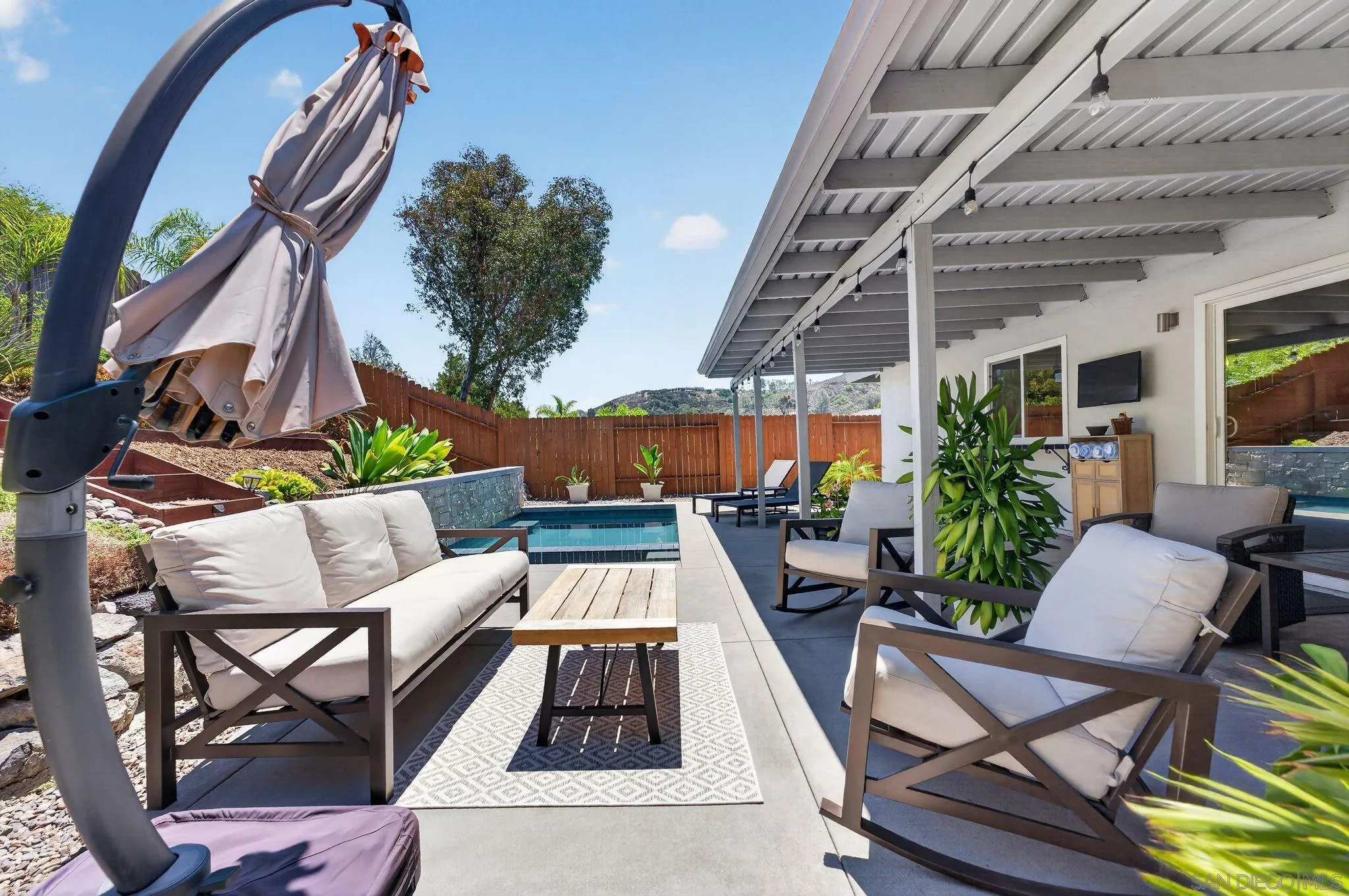 https://cdn.realtyfeed.com/cdn/127/260018987/96f4930f2228588f8c1b941f47712fe1.webp