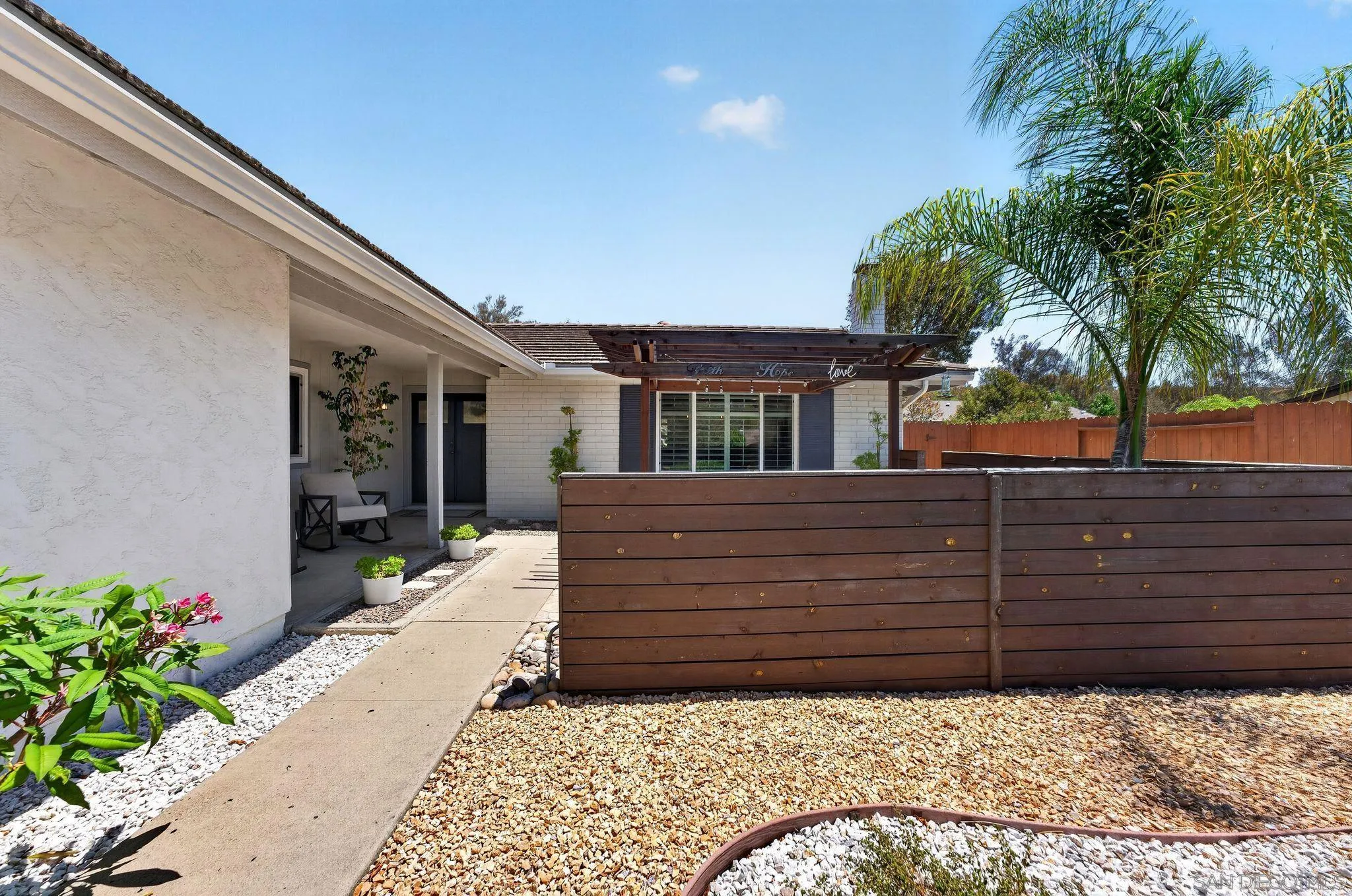 https://cdn.realtyfeed.com/cdn/127/260018987/99da19a7d775a61f45daaa9b78492eac.webp