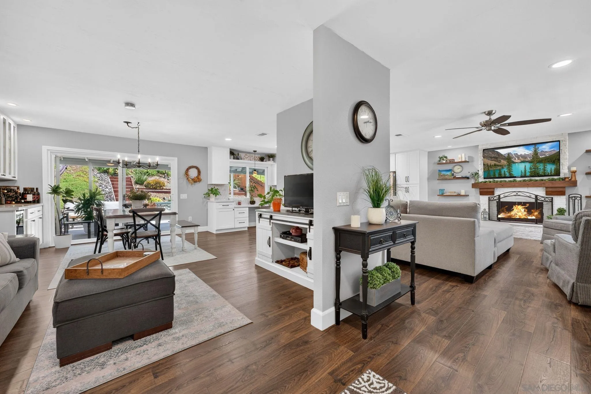 https://cdn.realtyfeed.com/cdn/127/260018987/b32103a1bcf44ca19a0e49a1b15140b7.webp