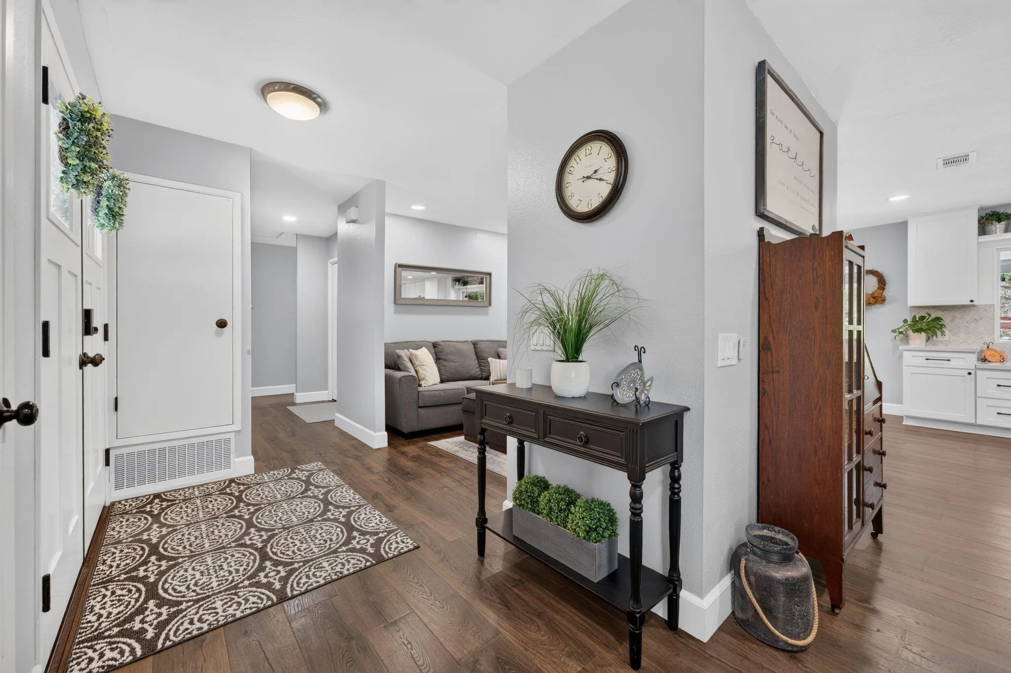 https://cdn.realtyfeed.com/cdn/127/260018987/c40c5981325f7056a032efc4ba65c24b.webp