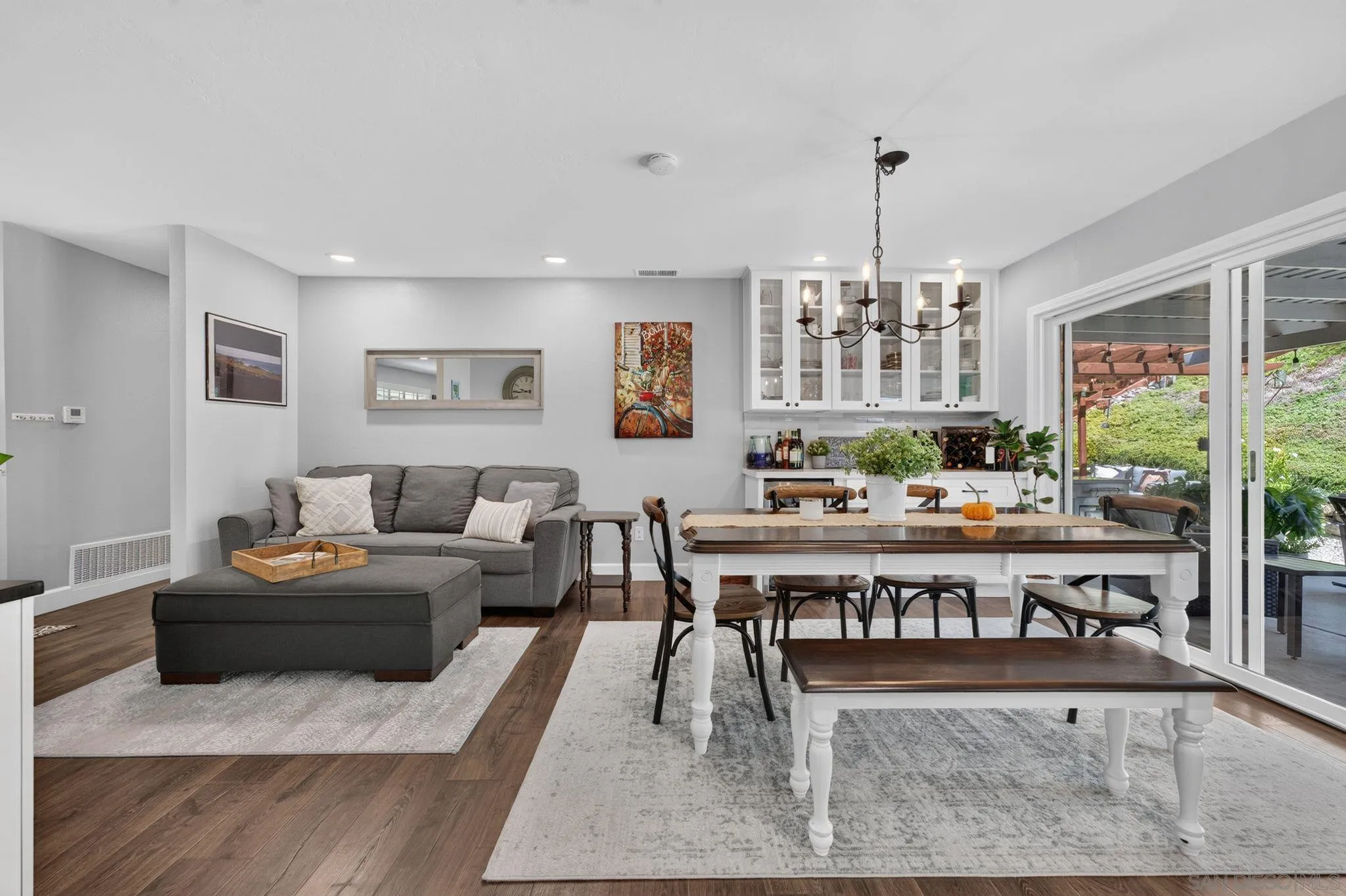 https://cdn.realtyfeed.com/cdn/127/260018987/d8cf06fcdb1a3f5eabf06ee5c711999e.webp
