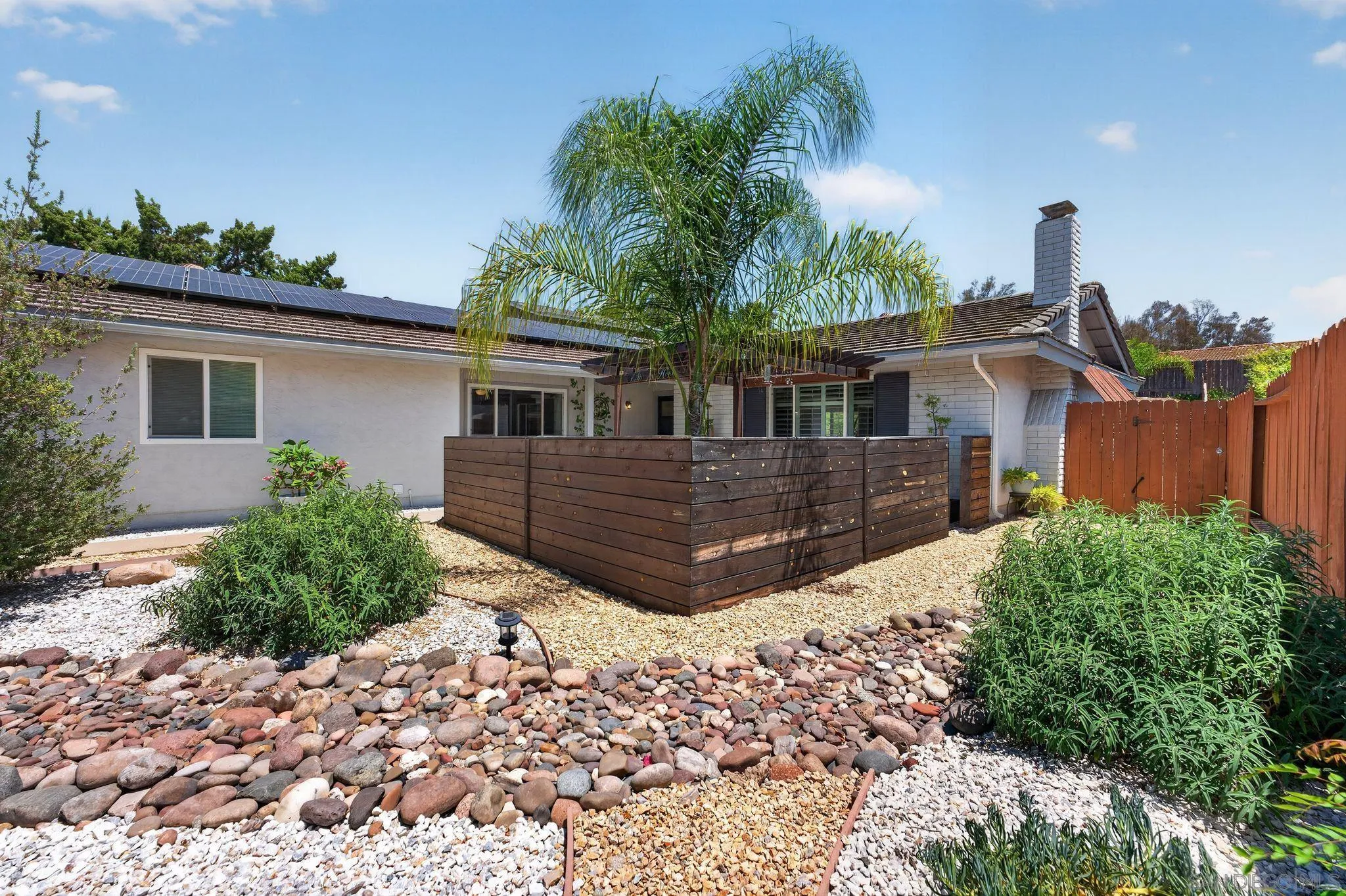 https://cdn.realtyfeed.com/cdn/127/260018987/d9fd649324444f53834624e20d323d9e.webp
