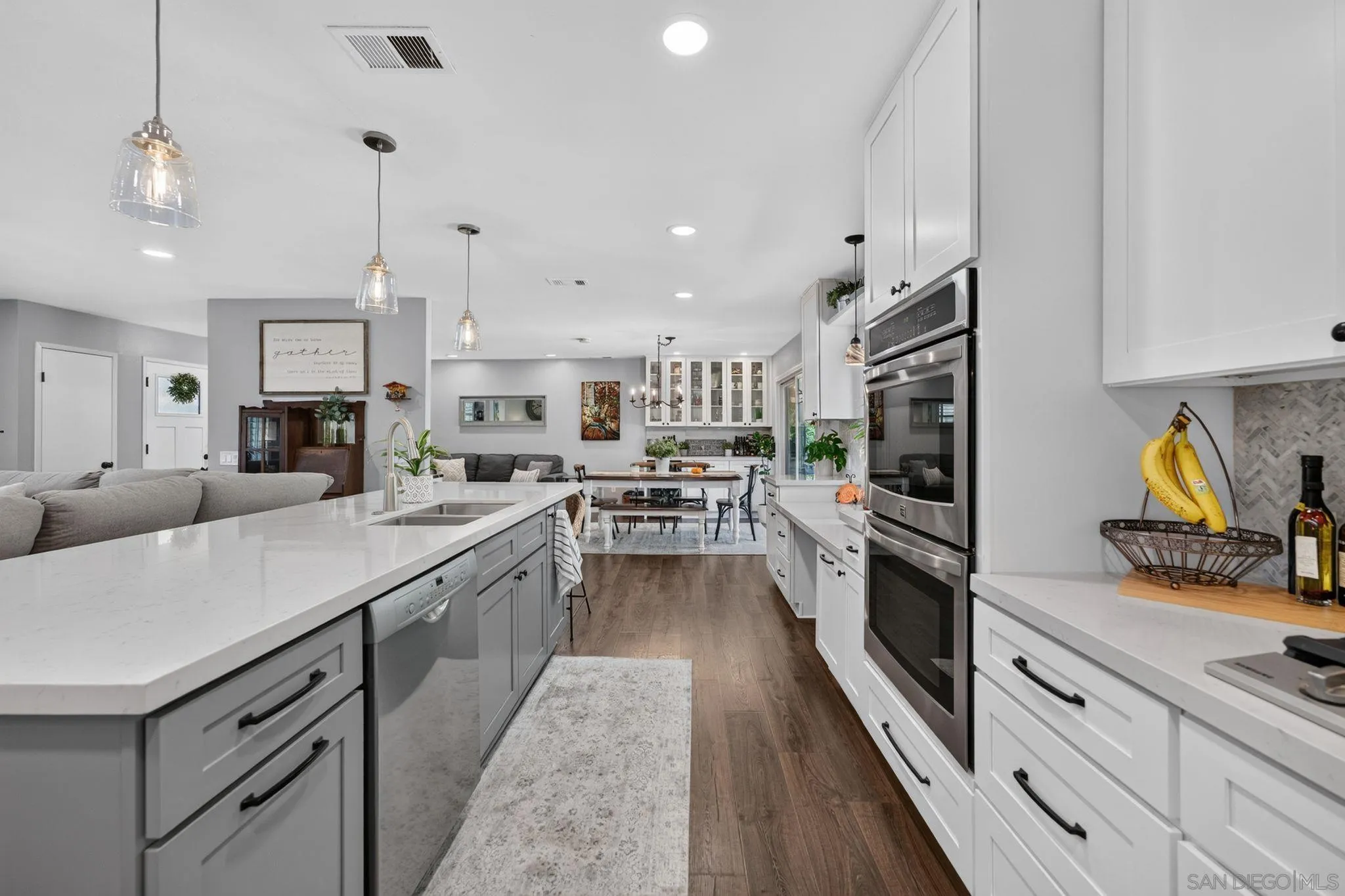 https://cdn.realtyfeed.com/cdn/127/260018987/e3d74b35bbeb8e60cb70cd13c88bded9.webp