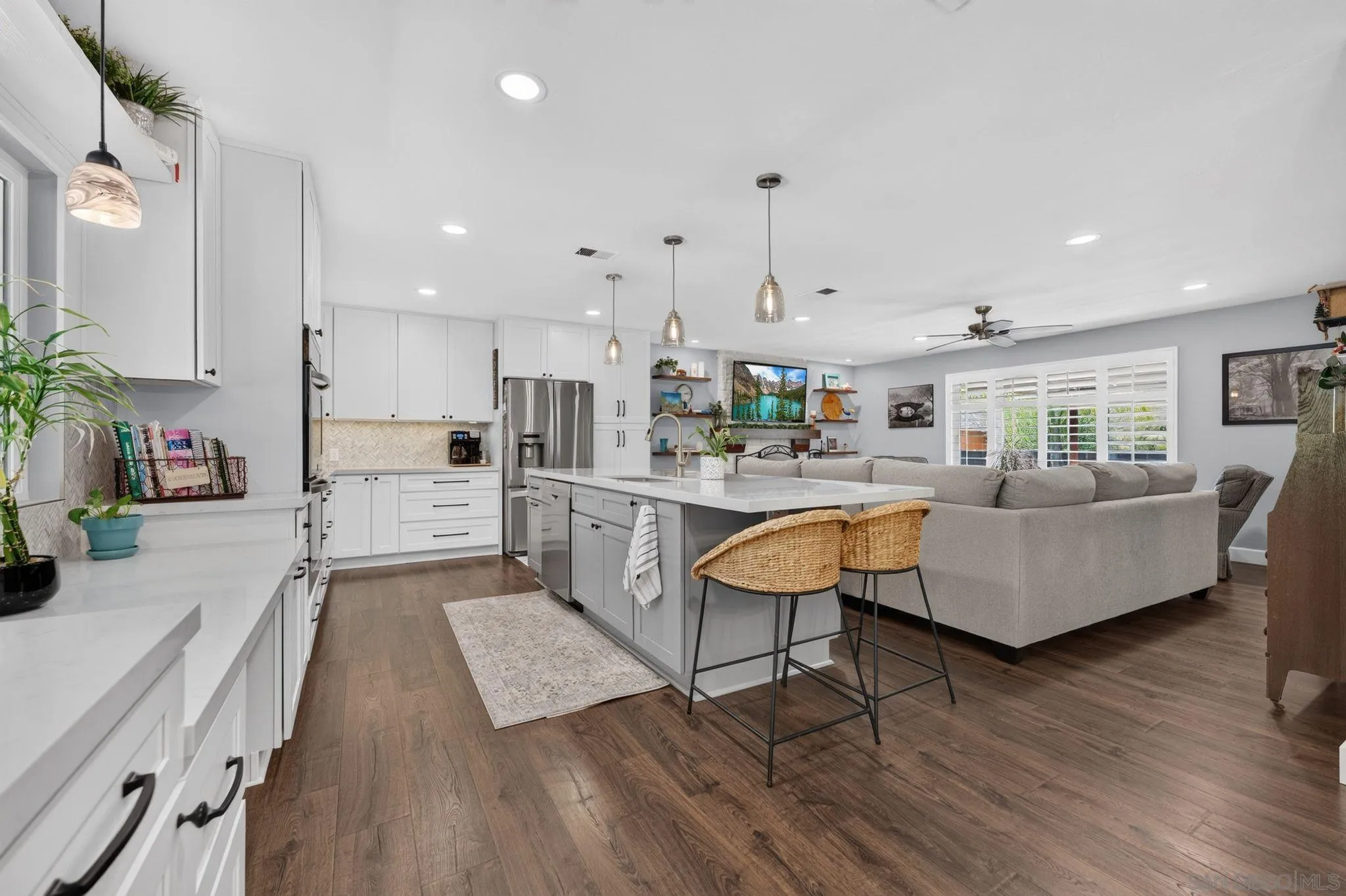 https://cdn.realtyfeed.com/cdn/127/260018987/e4479f8dd1244d6853bbb0b51d1772ce.webp