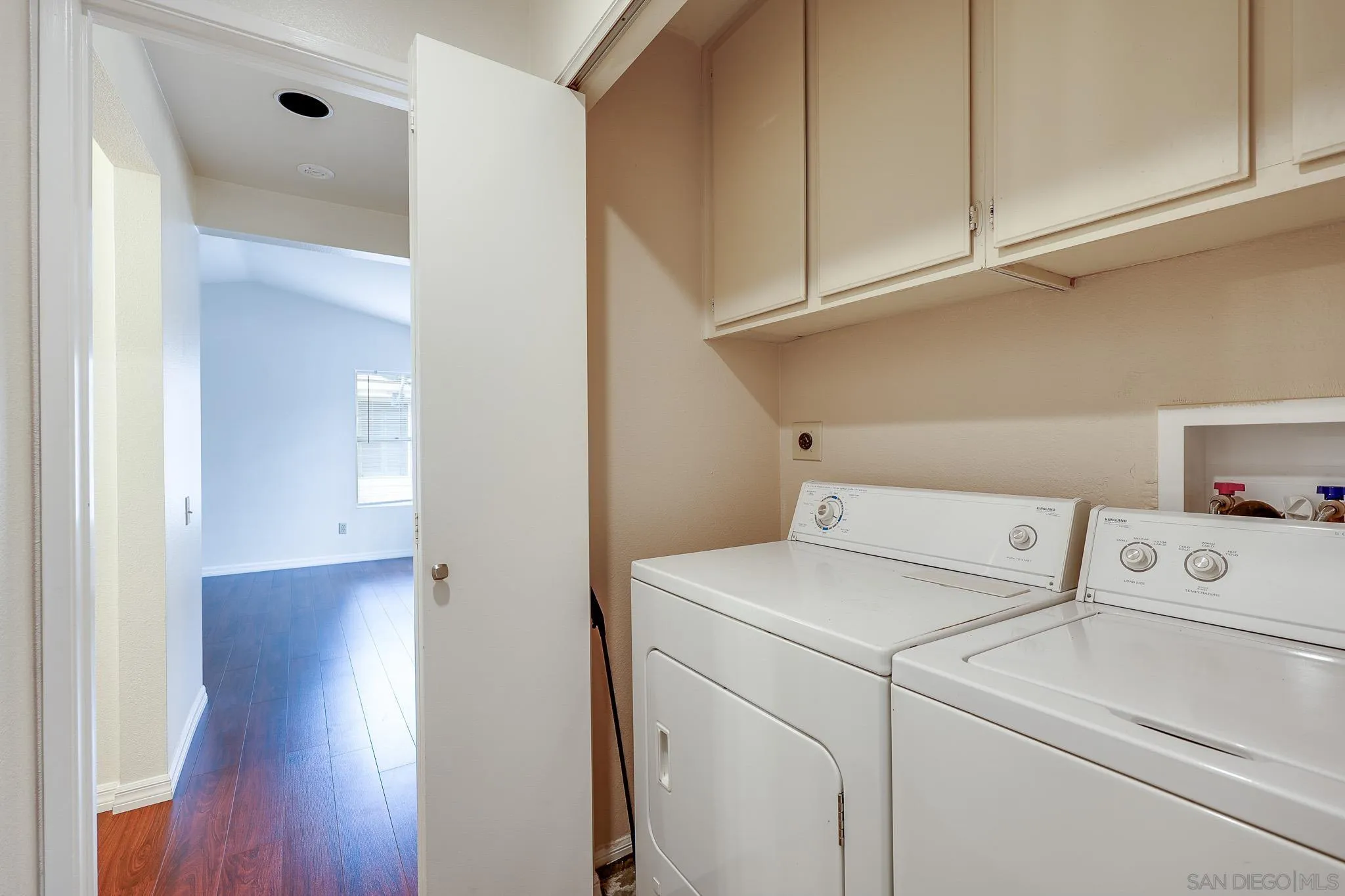 https://cdn.realtyfeed.com/cdn/127/260018988/0aaa92ed86bd0427fb9e6bfa3212a2ff.webp