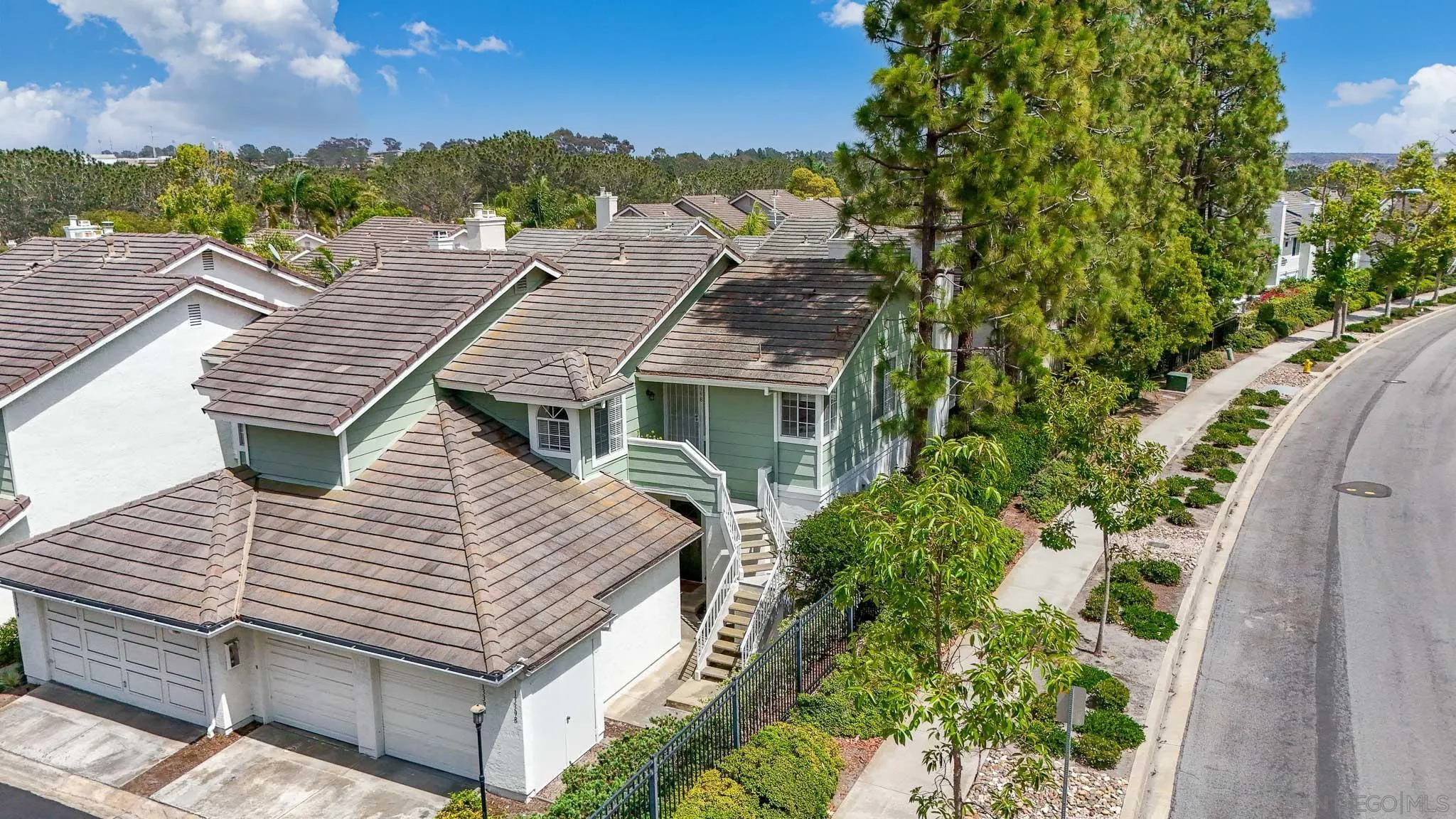 https://cdn.realtyfeed.com/cdn/127/260018988/2492a37b35098a38c076a0ae6d4c4ba3.webp