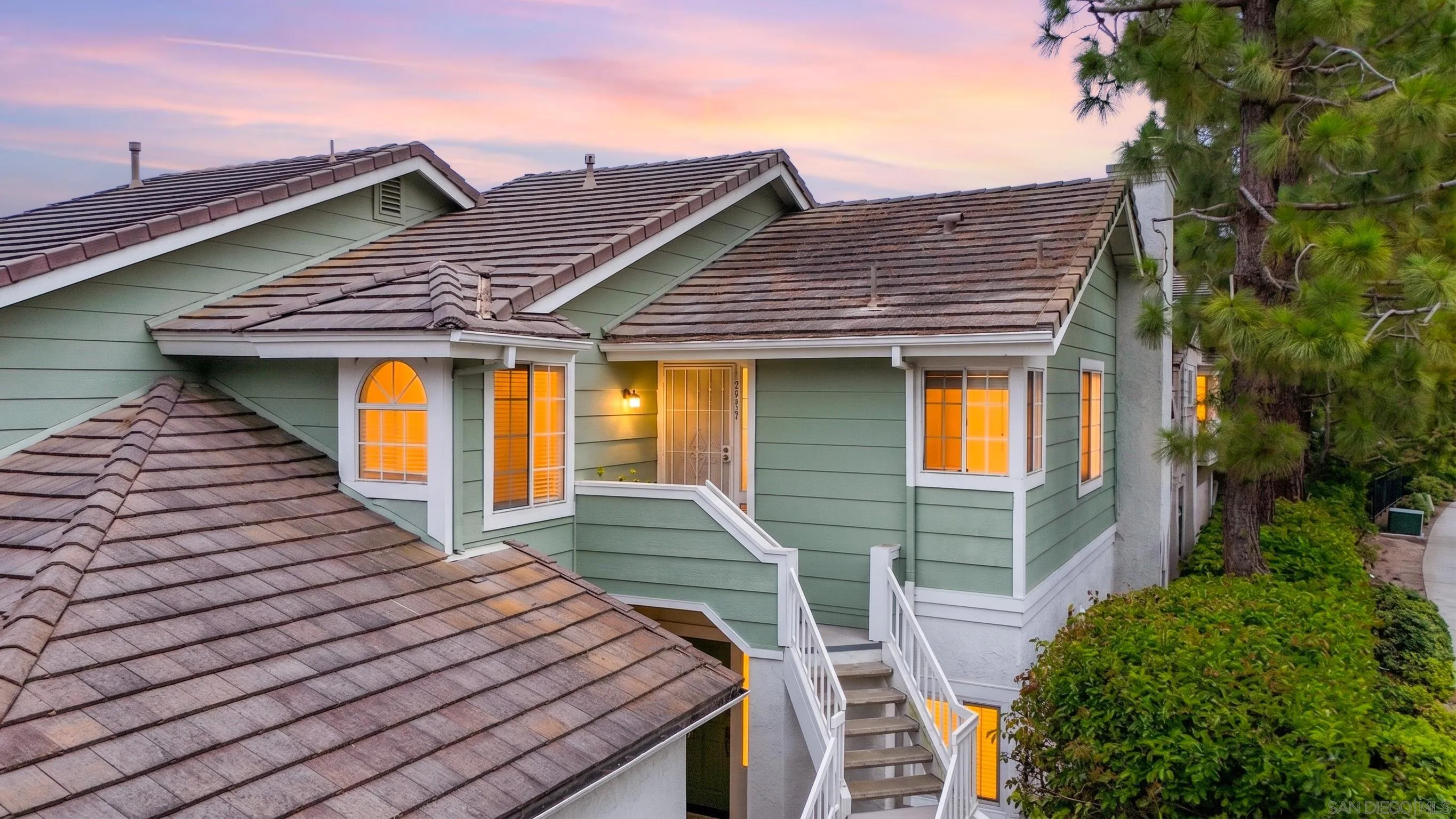 https://cdn.realtyfeed.com/cdn/127/260018988/2e0292acc88097af2471418b6c3f9cf5.webp