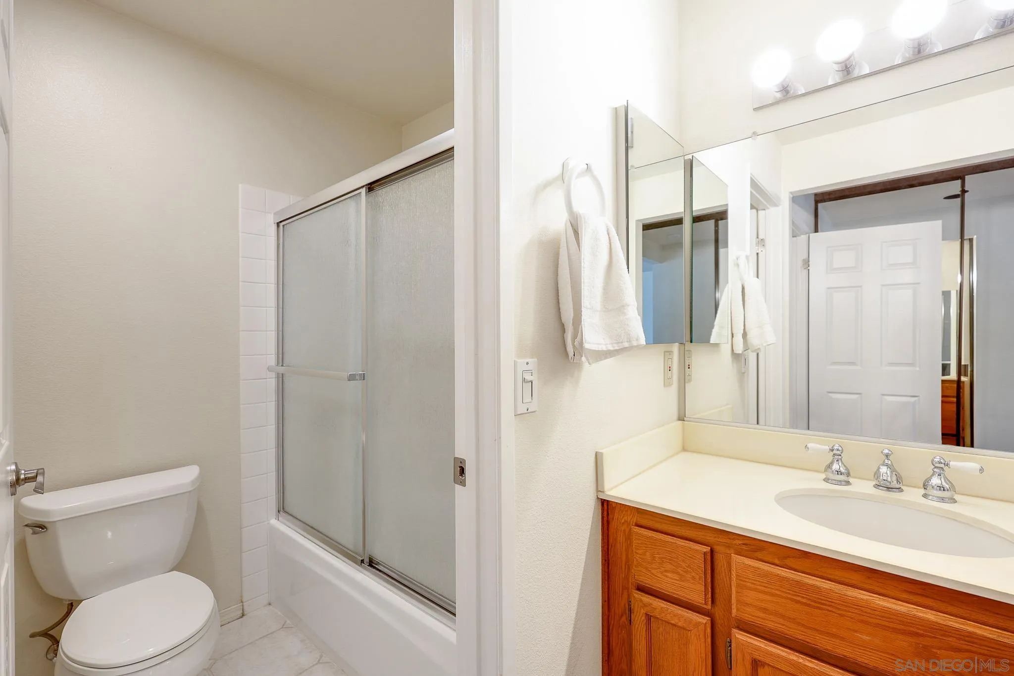 https://cdn.realtyfeed.com/cdn/127/260018988/8b665e5ddd121cddd5e492d0e6d8624b.webp