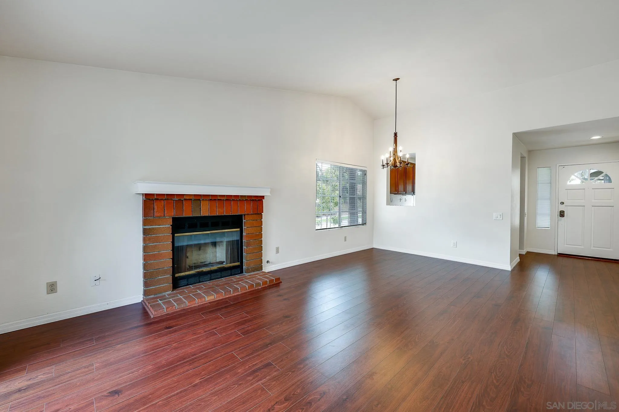 https://cdn.realtyfeed.com/cdn/127/260018988/ae229118edfbdc01426509d7e6dcdd2c.webp