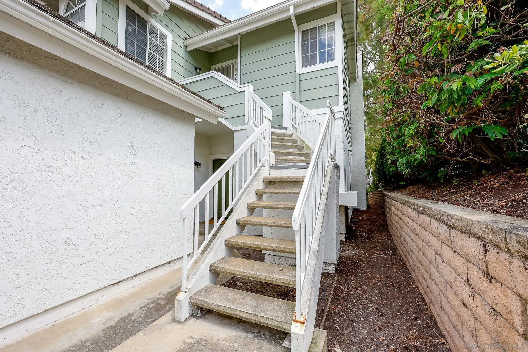 https://cdn.realtyfeed.com/cdn/127/260018988/c1c83161ef54e7874c7aace34ae623ce.webp