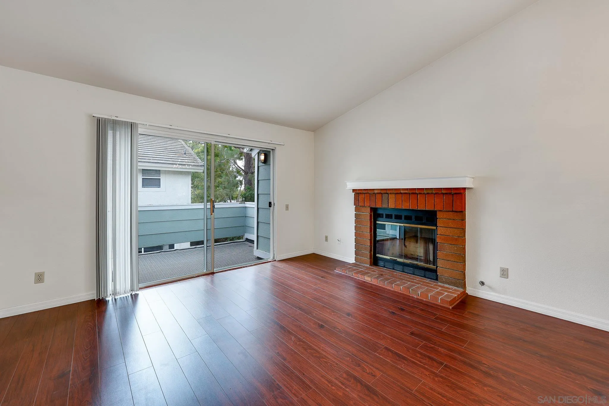 https://cdn.realtyfeed.com/cdn/127/260018988/f4252d41813183b89885c65be59c600b.webp