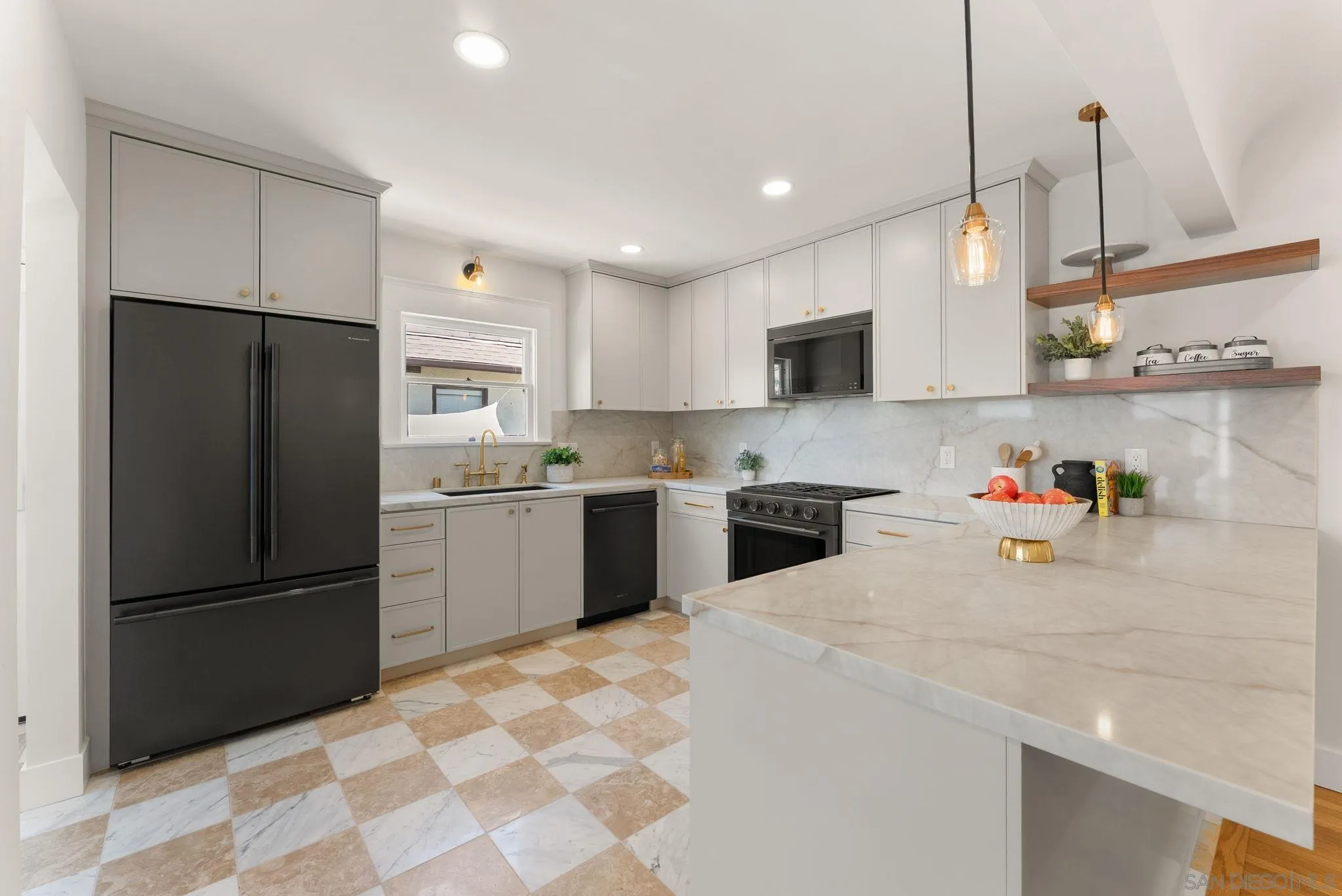 https://cdn.realtyfeed.com/cdn/127/260018989/025454be00652295831e85f7fe068ec0.webp
