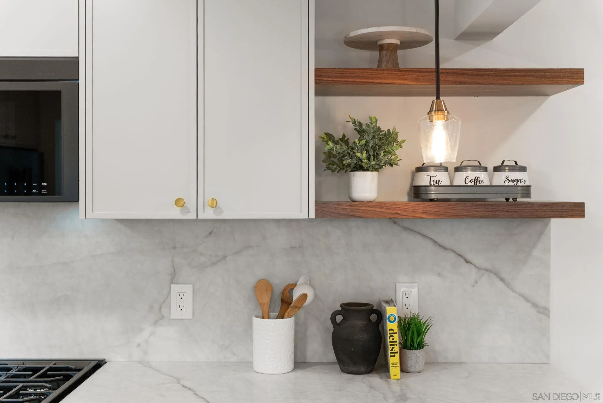 https://cdn.realtyfeed.com/cdn/127/260018989/04a24a2fbf36aa8a6ca235c997a02318.webp