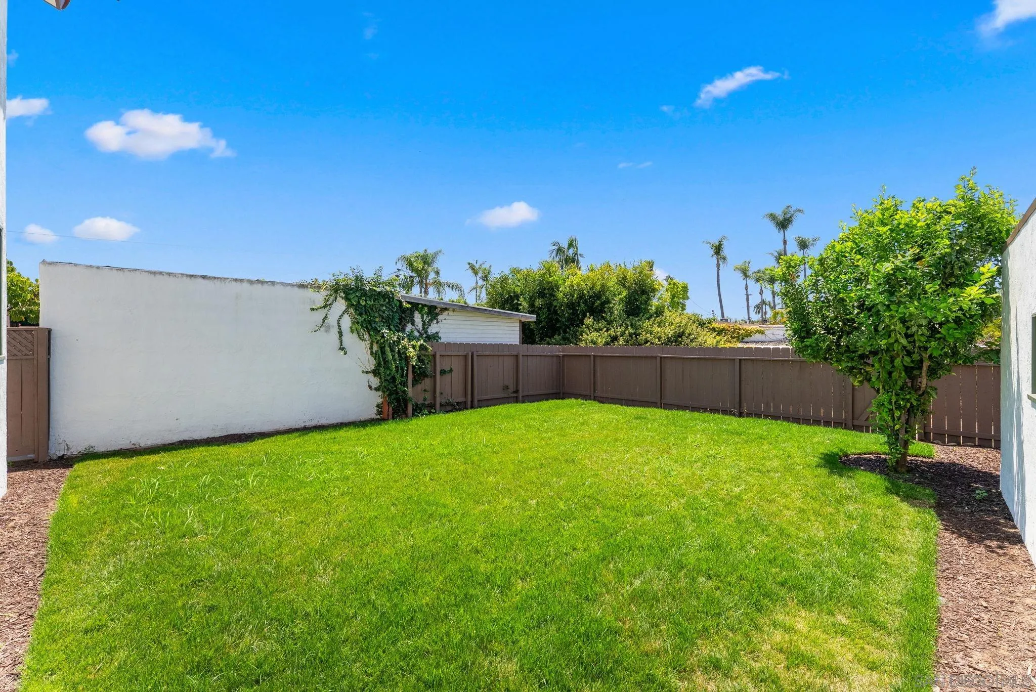 https://cdn.realtyfeed.com/cdn/127/260018989/35c214de7df5c044a046a8b3b2a8f27c.webp