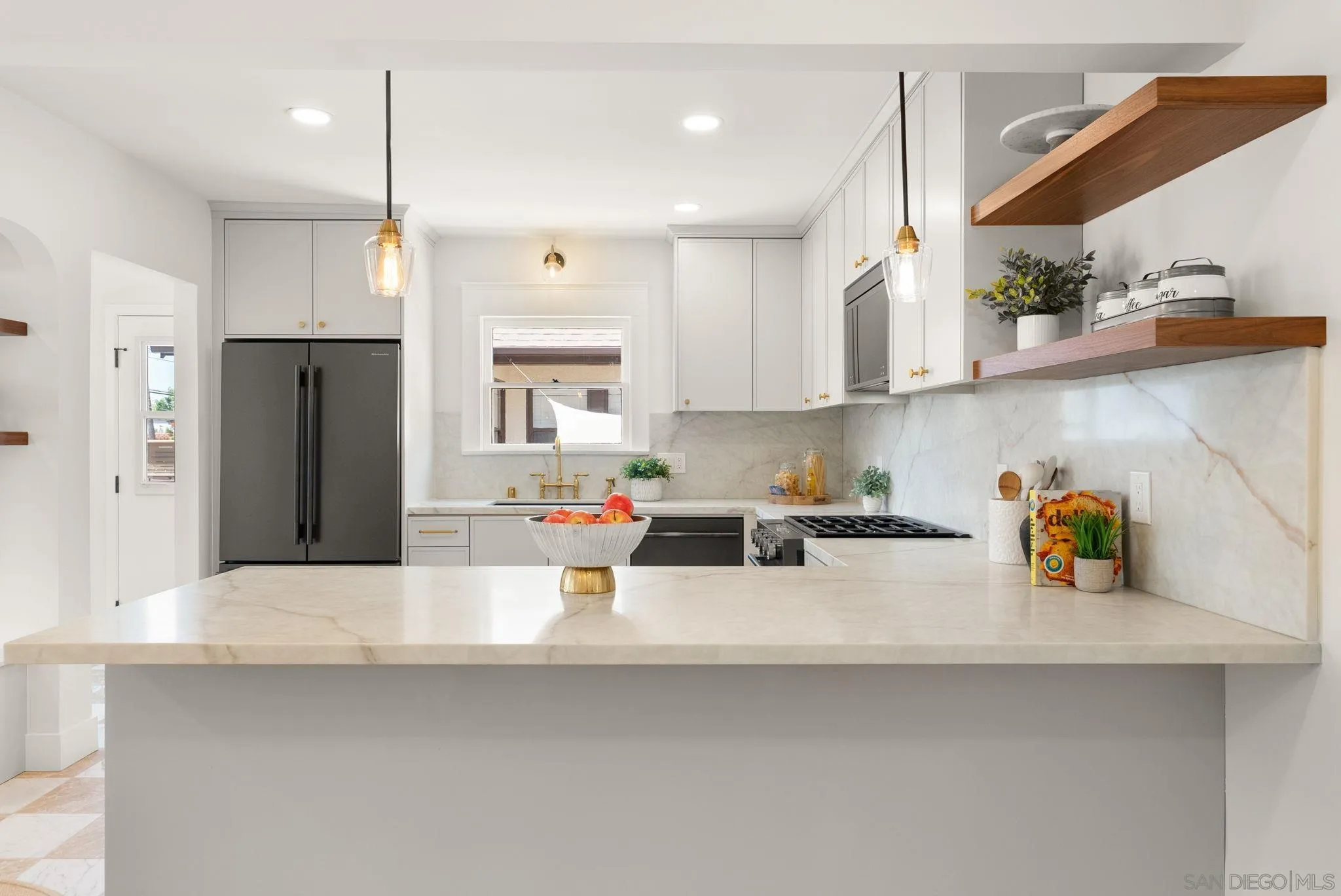 https://cdn.realtyfeed.com/cdn/127/260018989/5d4c27186f81a57a79656ddcec0f5319.webp