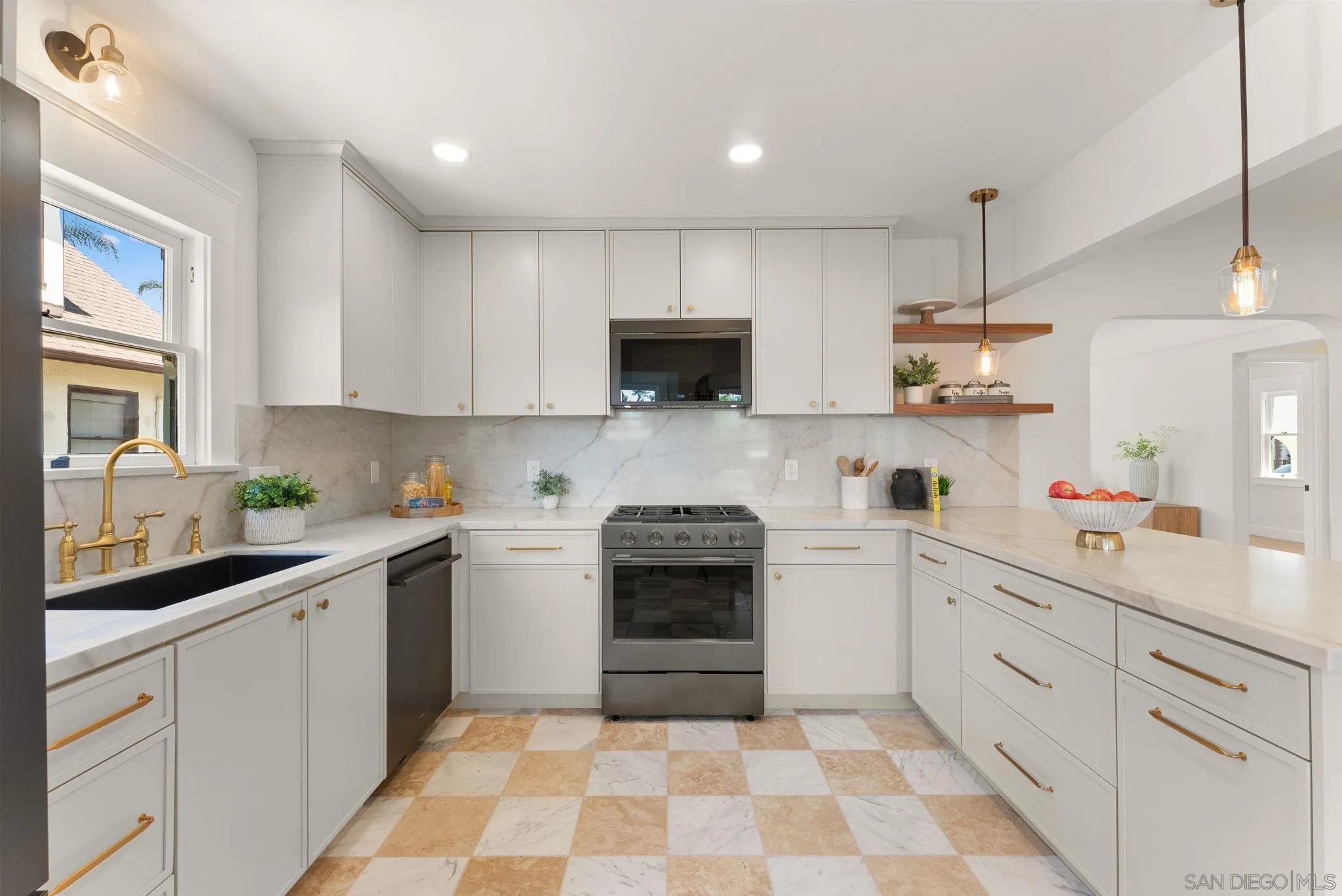 https://cdn.realtyfeed.com/cdn/127/260018989/5fdd8305dfcf06320f9414dfe208700d.webp